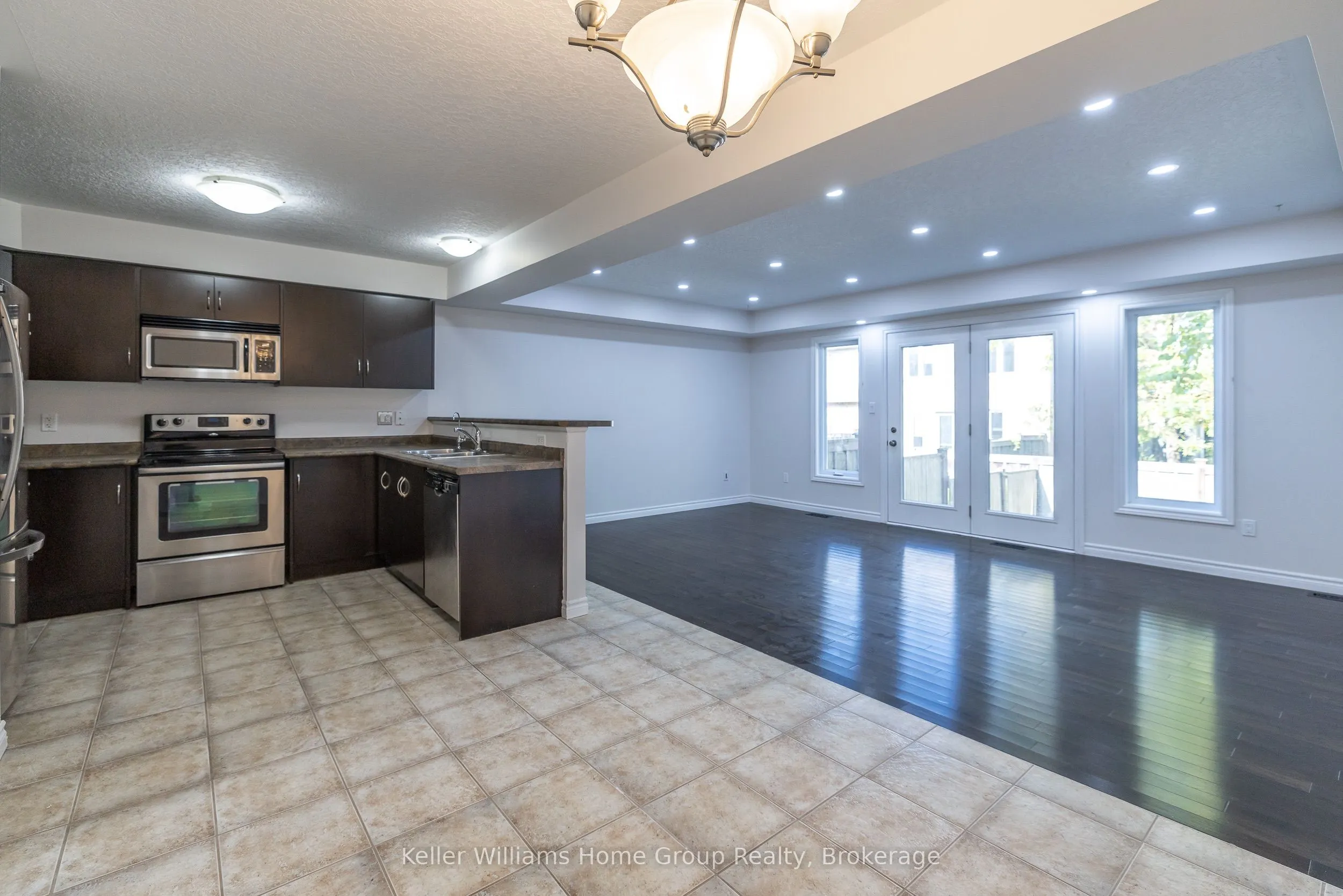 35 AMSTERDAM CRES