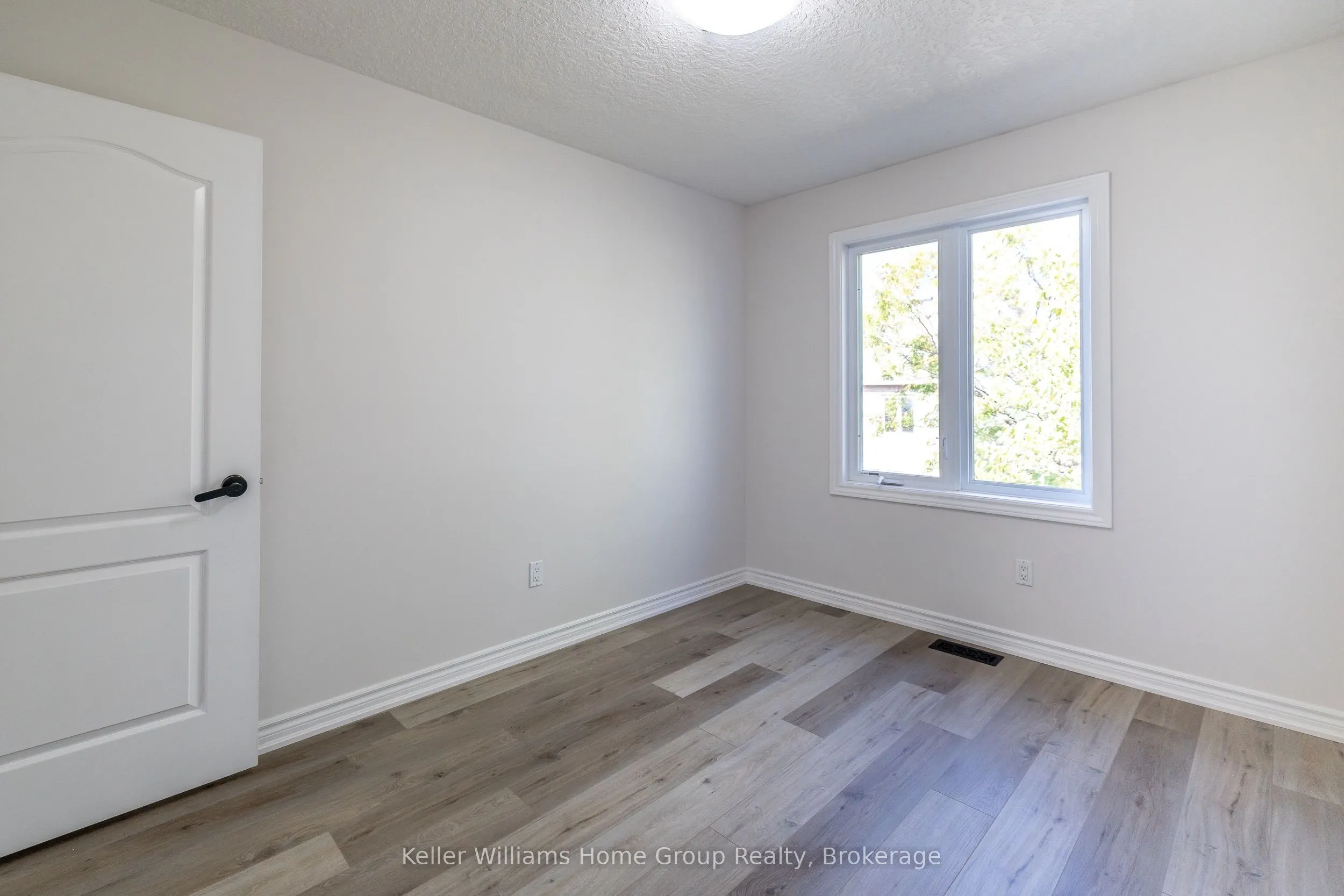 35 AMSTERDAM CRES