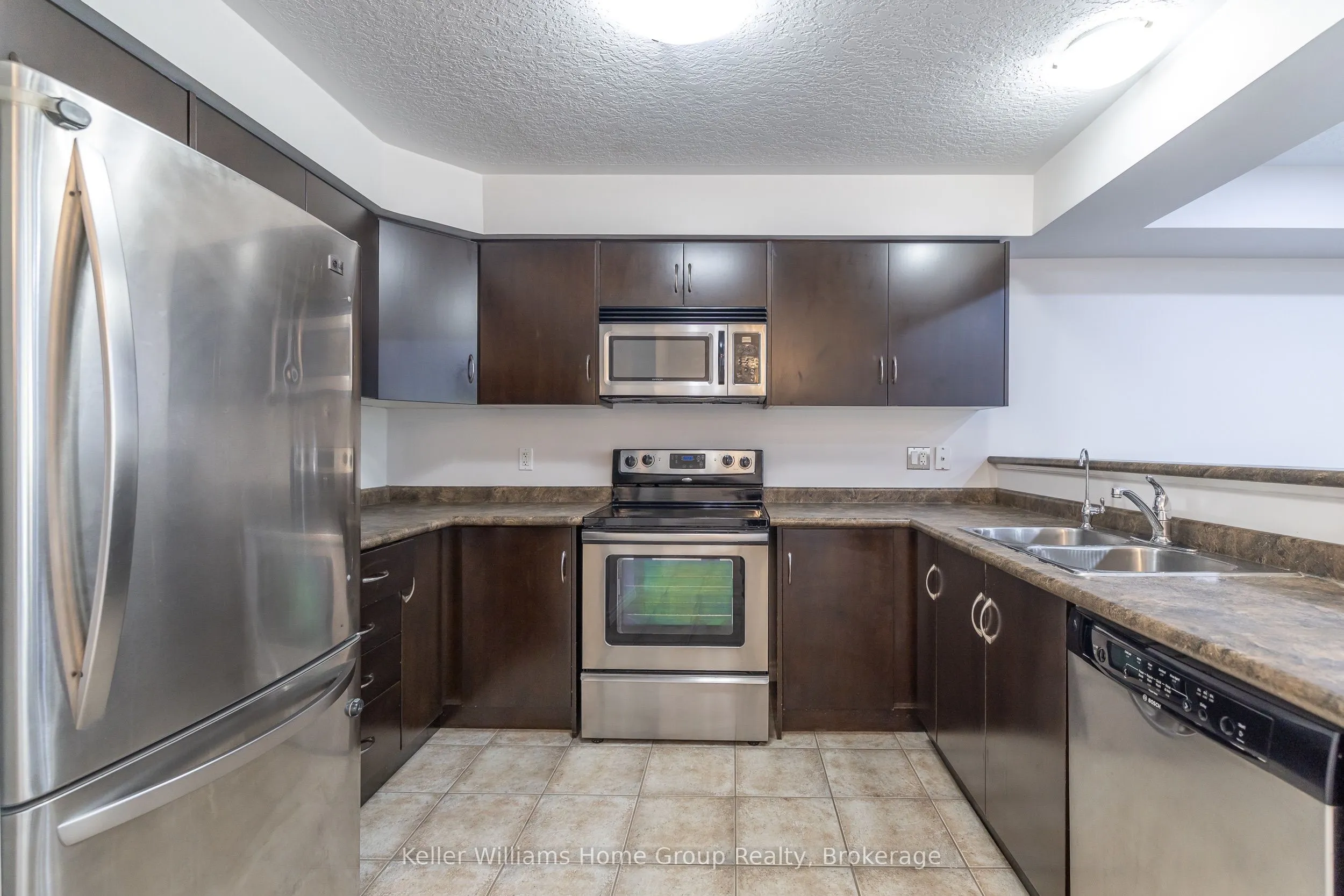 35 AMSTERDAM CRES