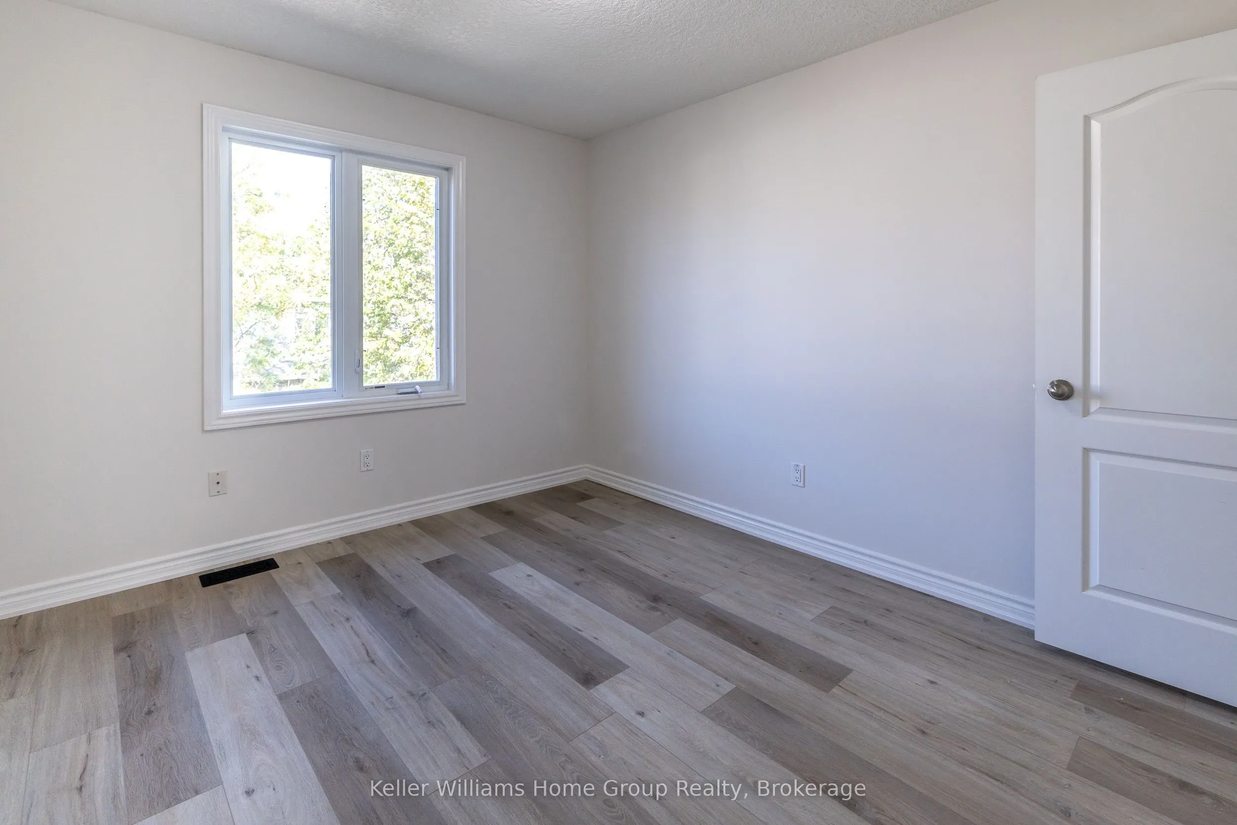 35 AMSTERDAM CRES