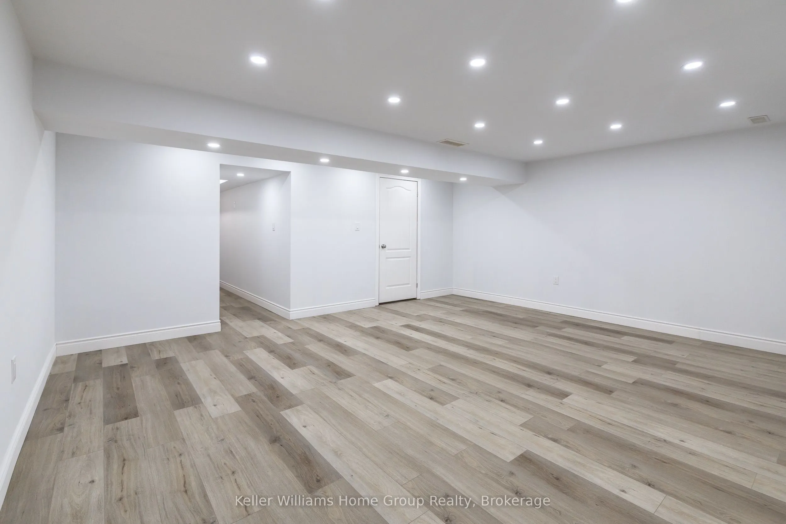 35 AMSTERDAM CRES