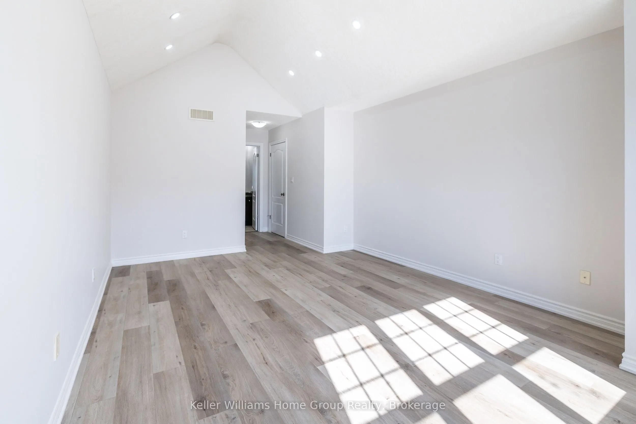 35 AMSTERDAM CRES
