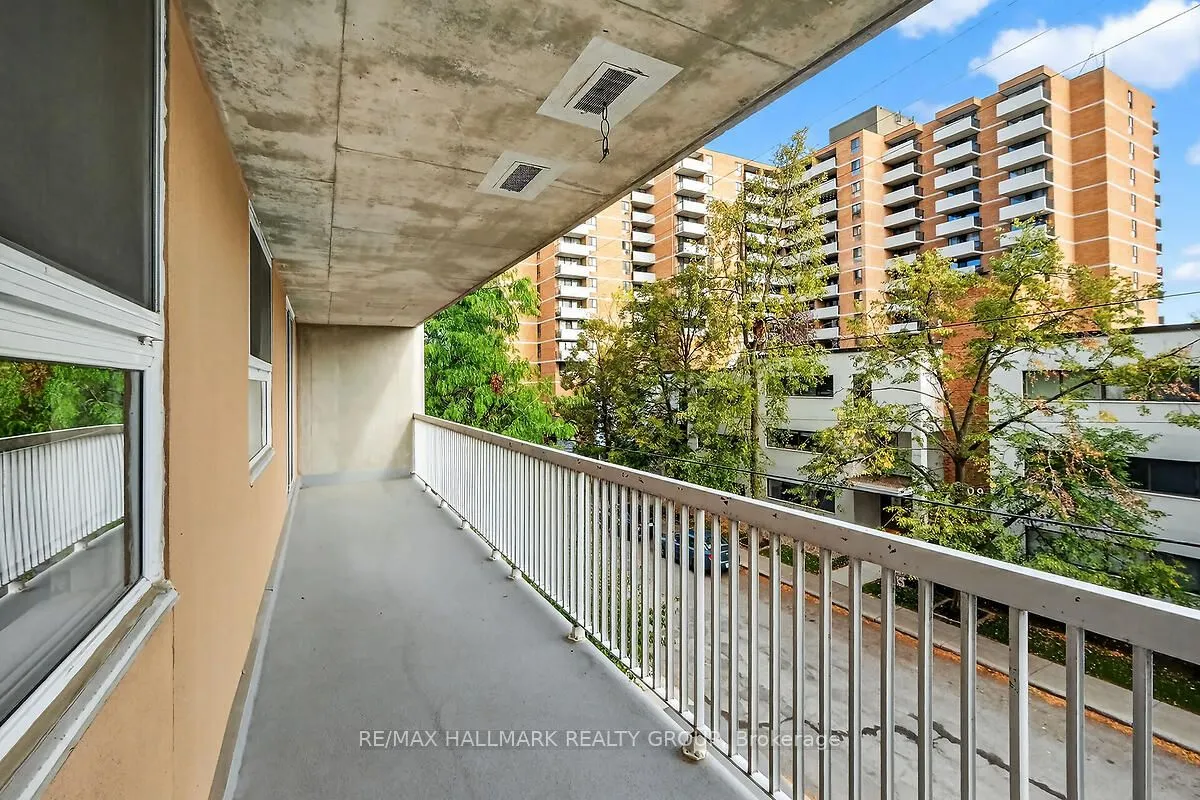 110 Forward Avenue, #305