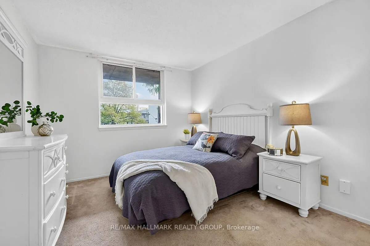 110 Forward Avenue, #305