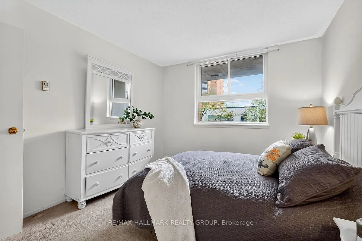 110 Forward Avenue, #305