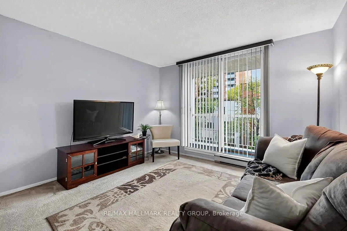 110 Forward Avenue, #305
