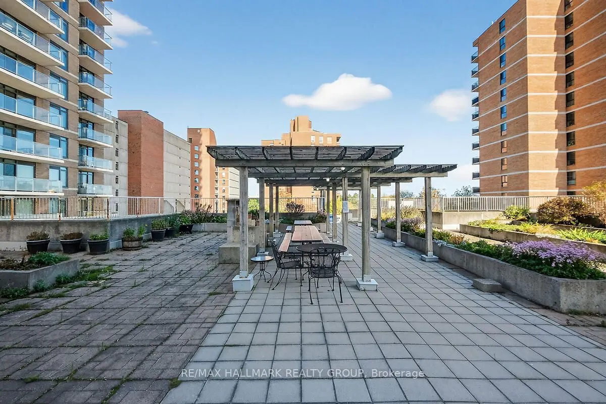 110 Forward Avenue, #305