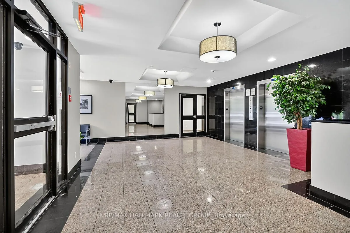 110 Forward Avenue, #305