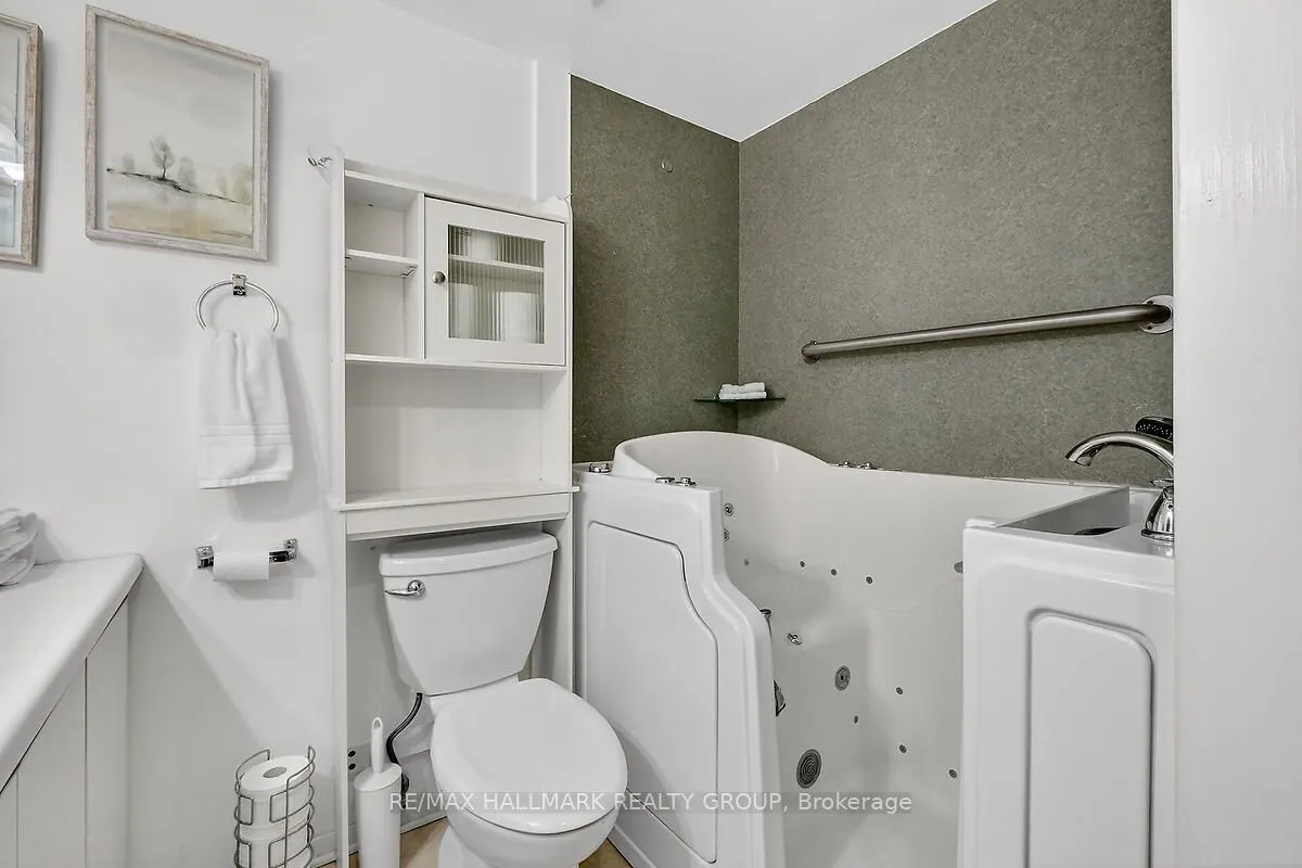 110 Forward Avenue, #305