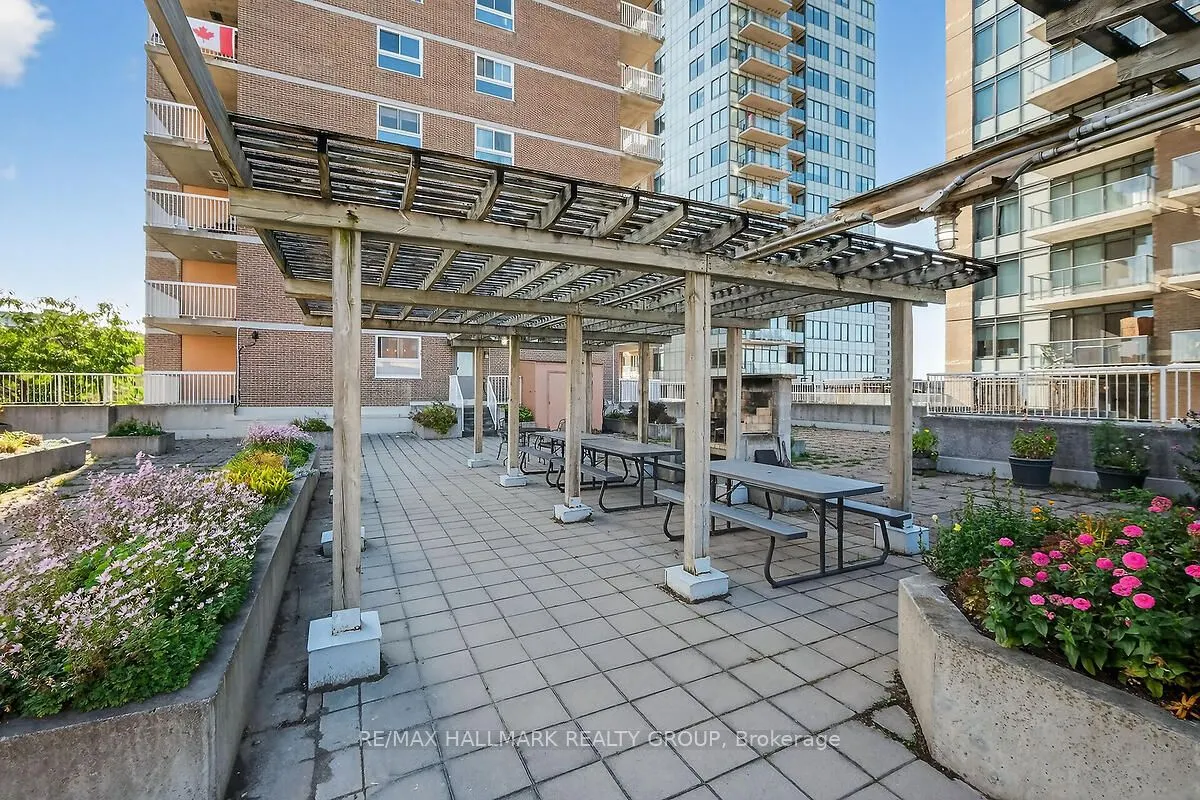 110 Forward Avenue, #305