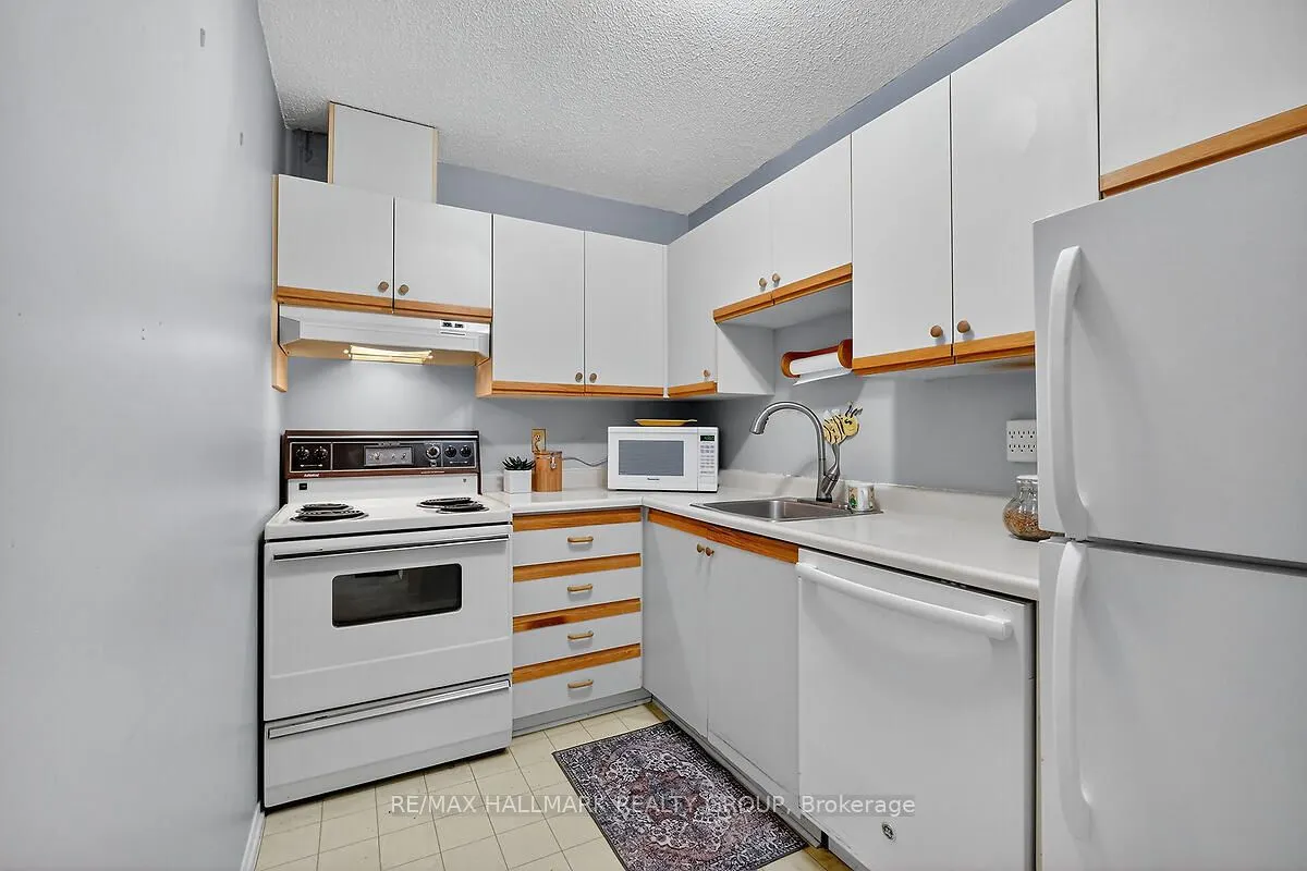 110 Forward Avenue, #305