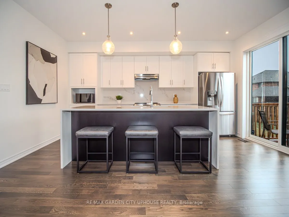 111 STARFIRE Crescent