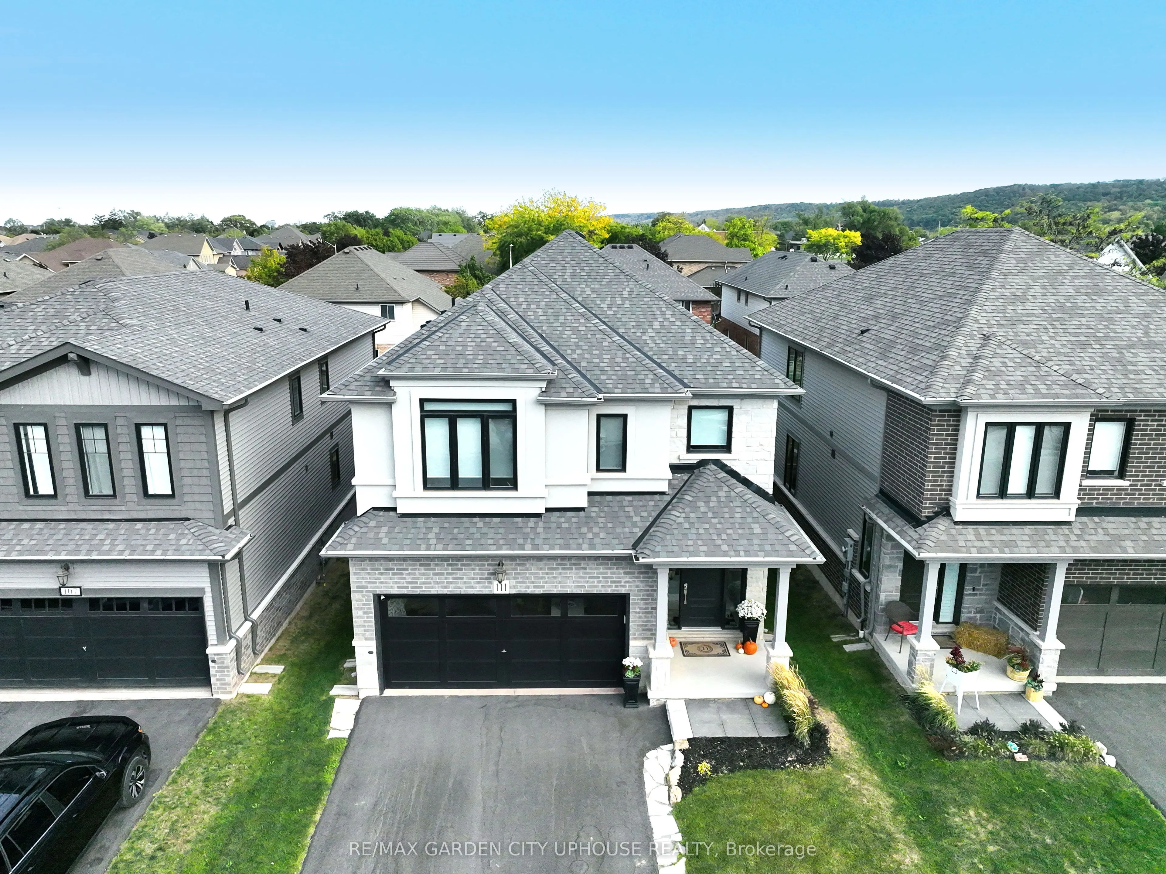 111 STARFIRE Crescent