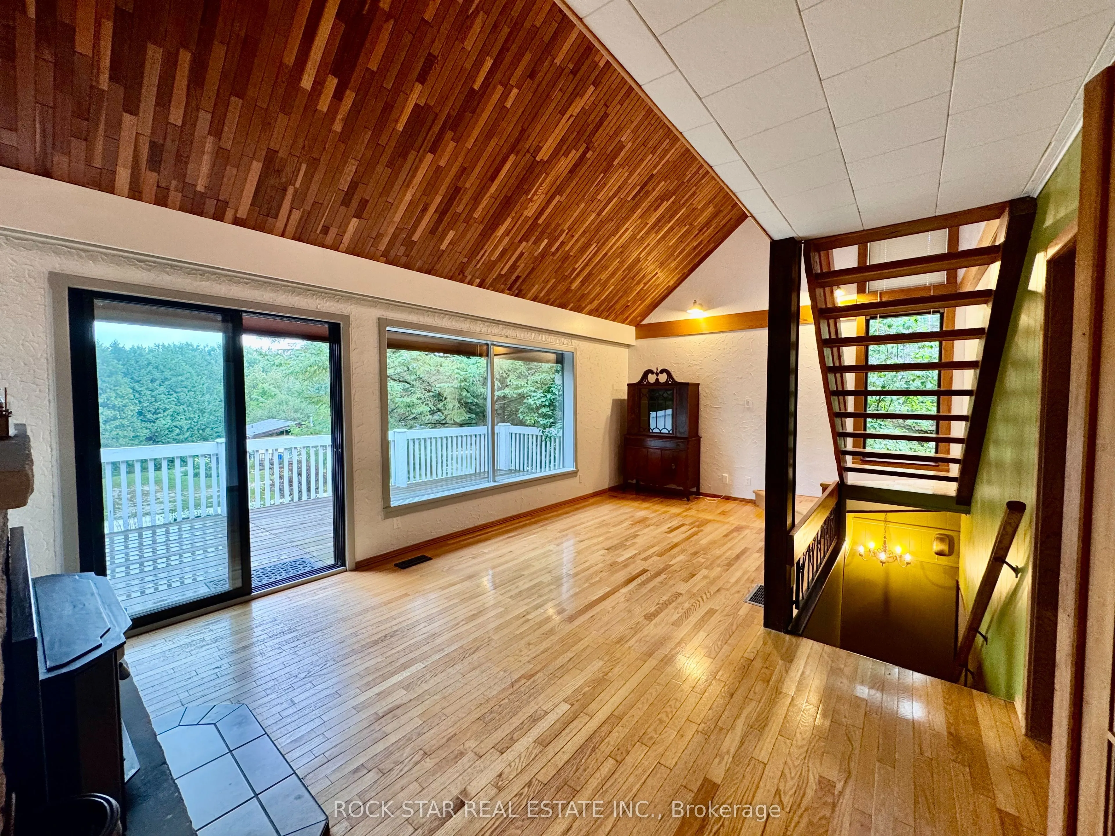 8 Pine River Crescent