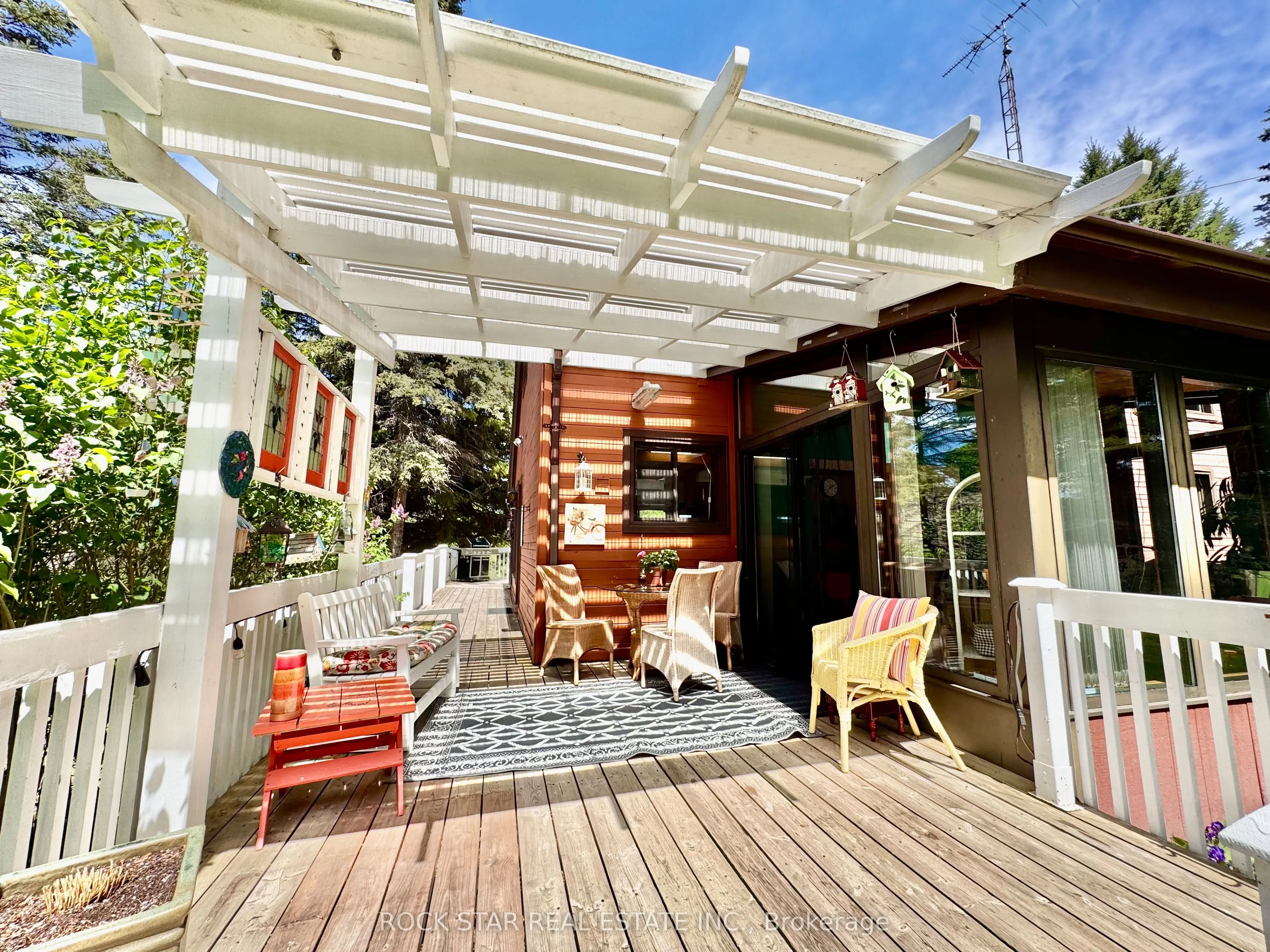 8 Pine River Crescent
