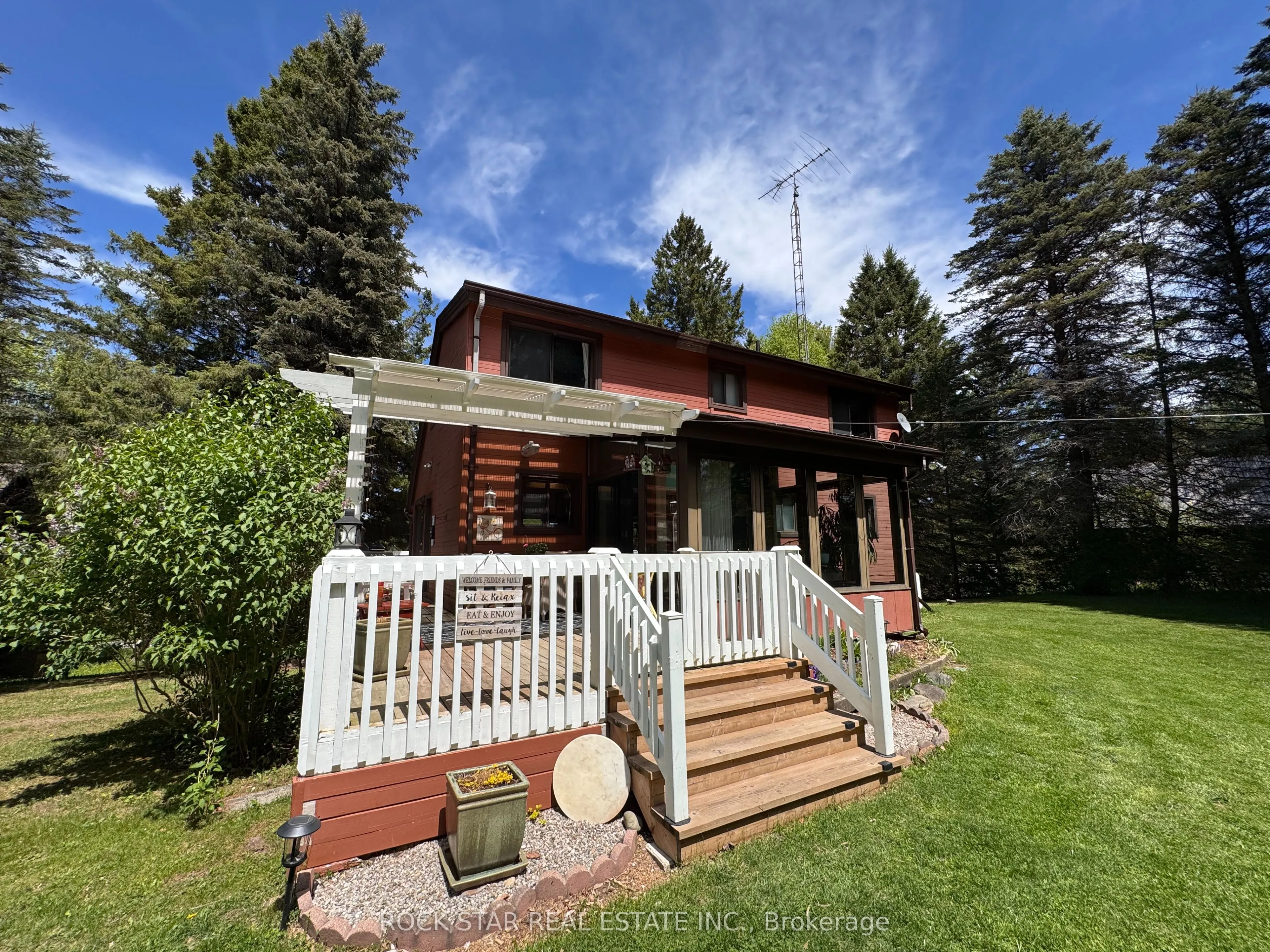 8 Pine River Crescent