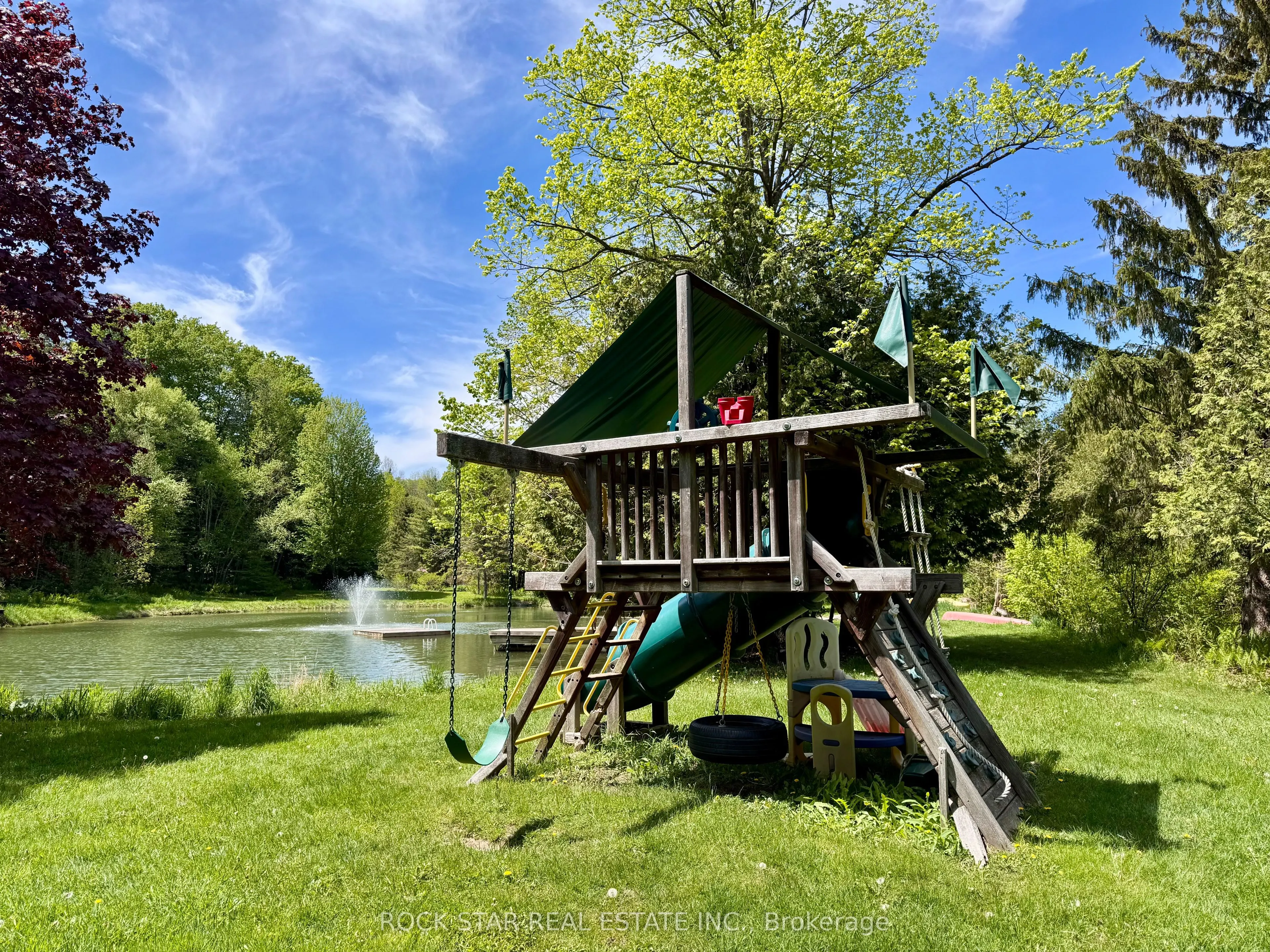 8 Pine River Crescent