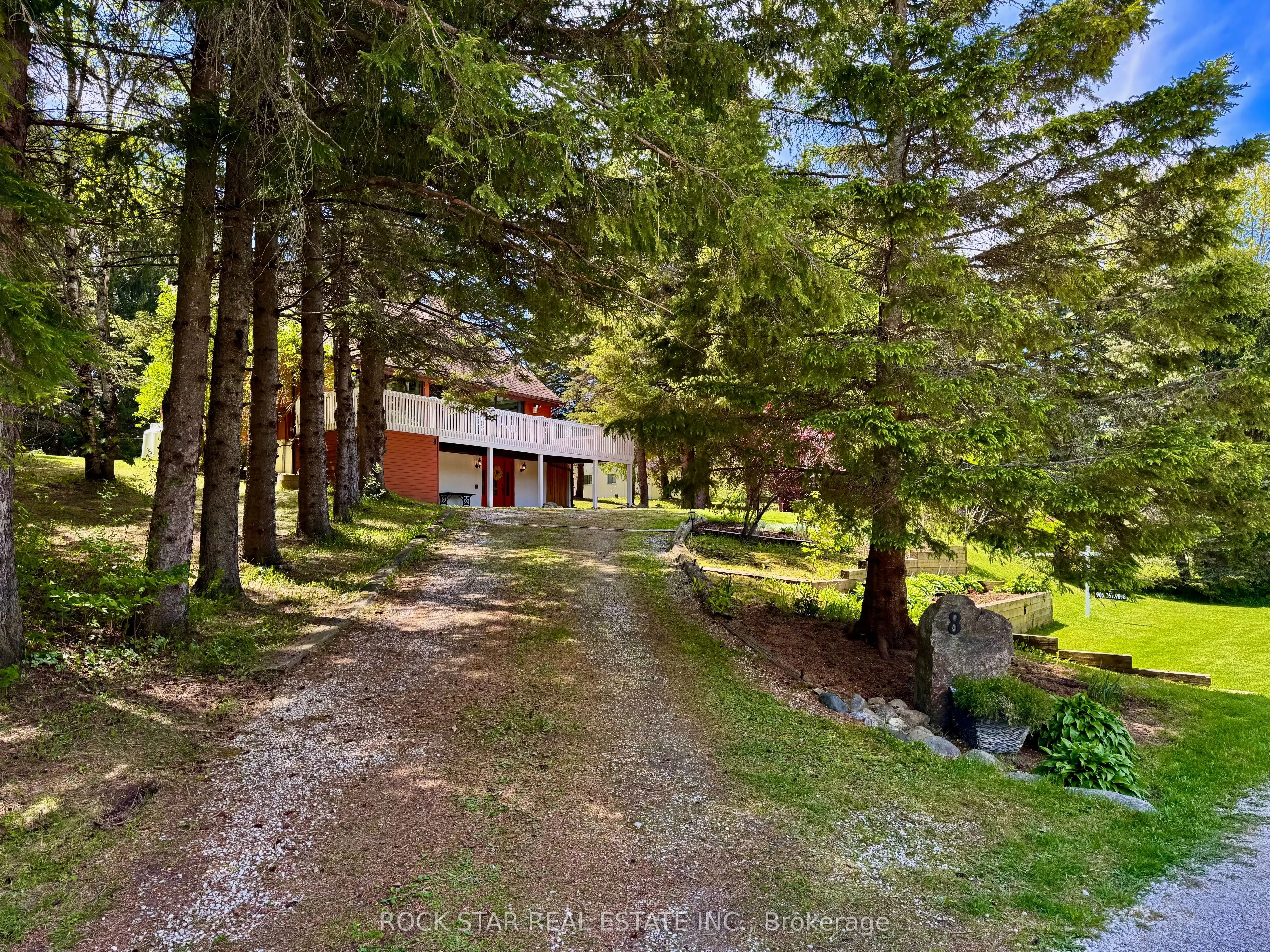8 Pine River Crescent
