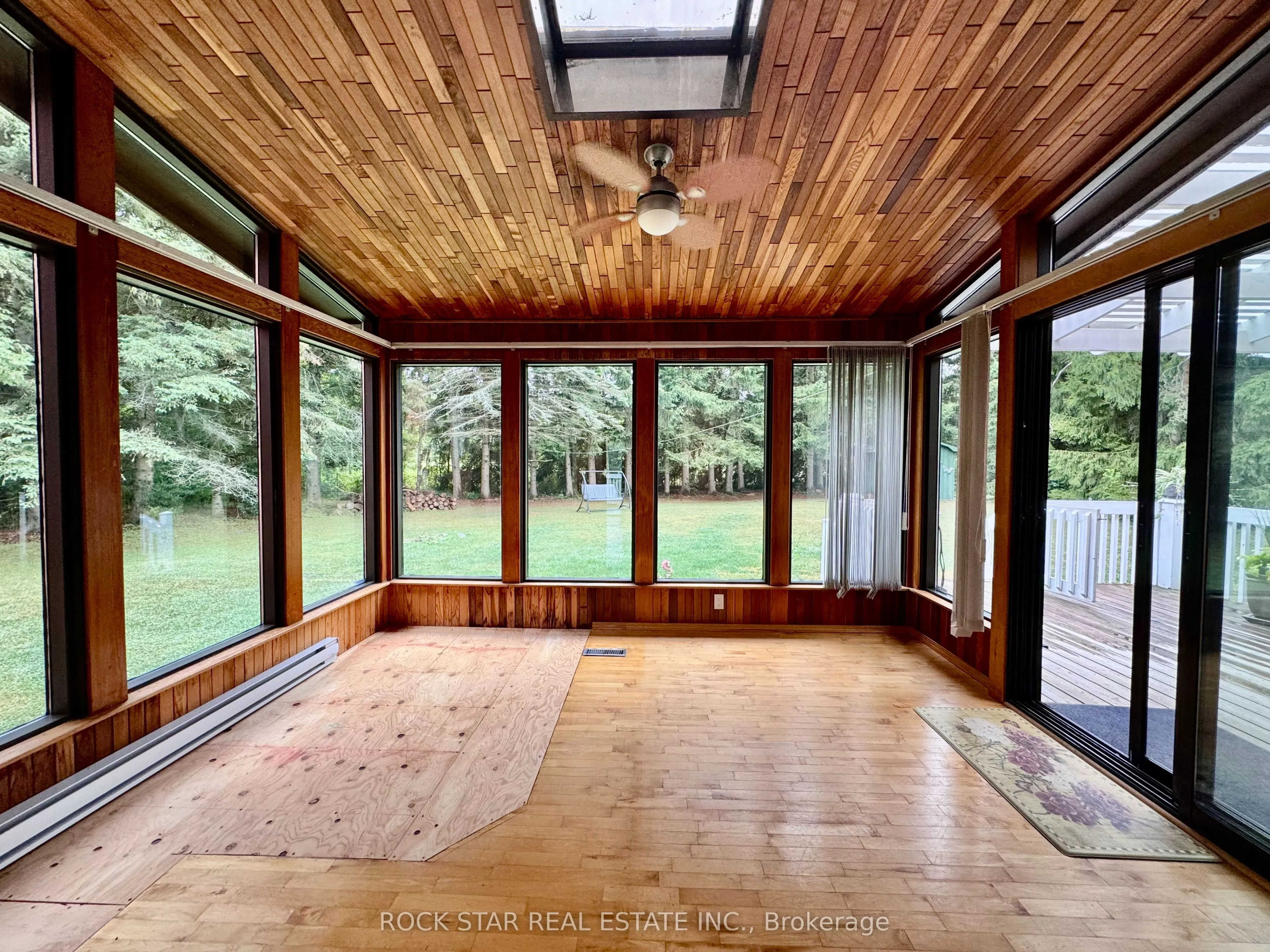 8 Pine River Crescent