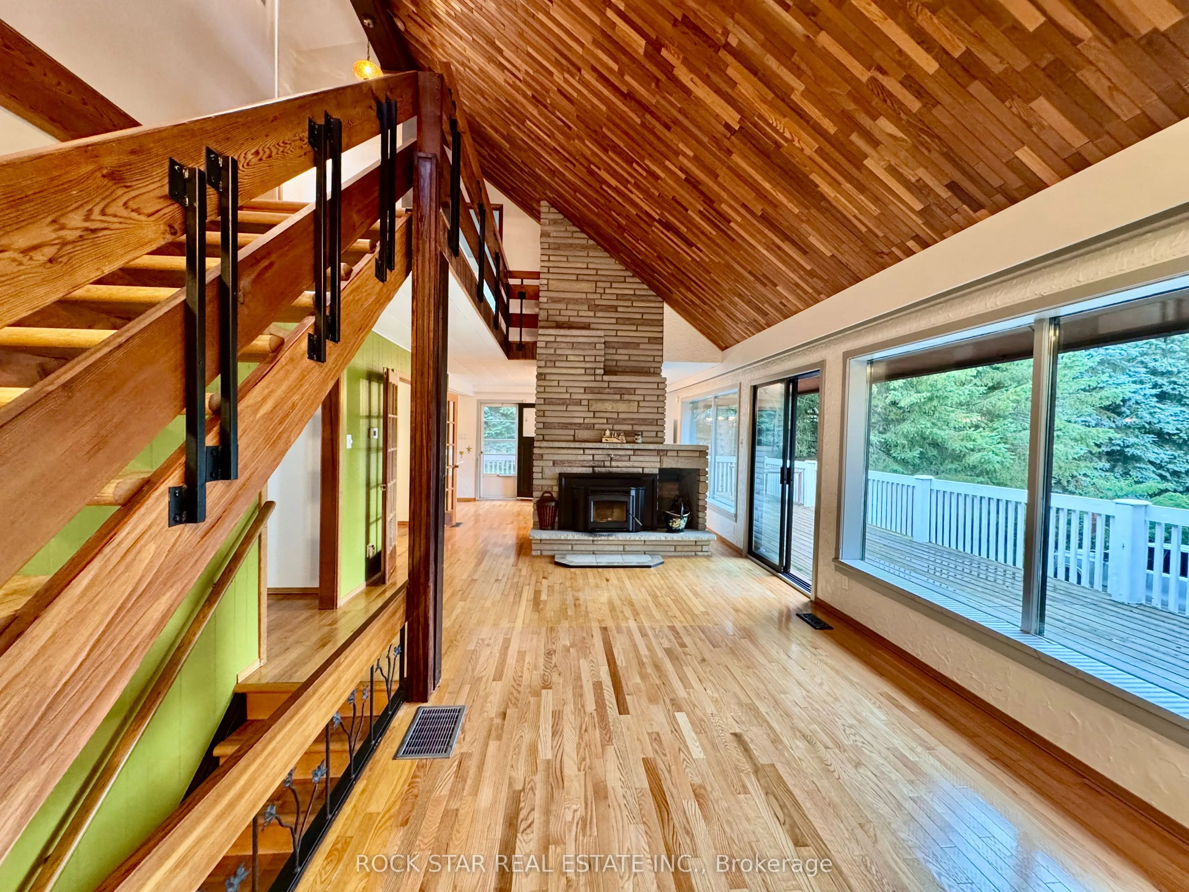 8 Pine River Crescent
