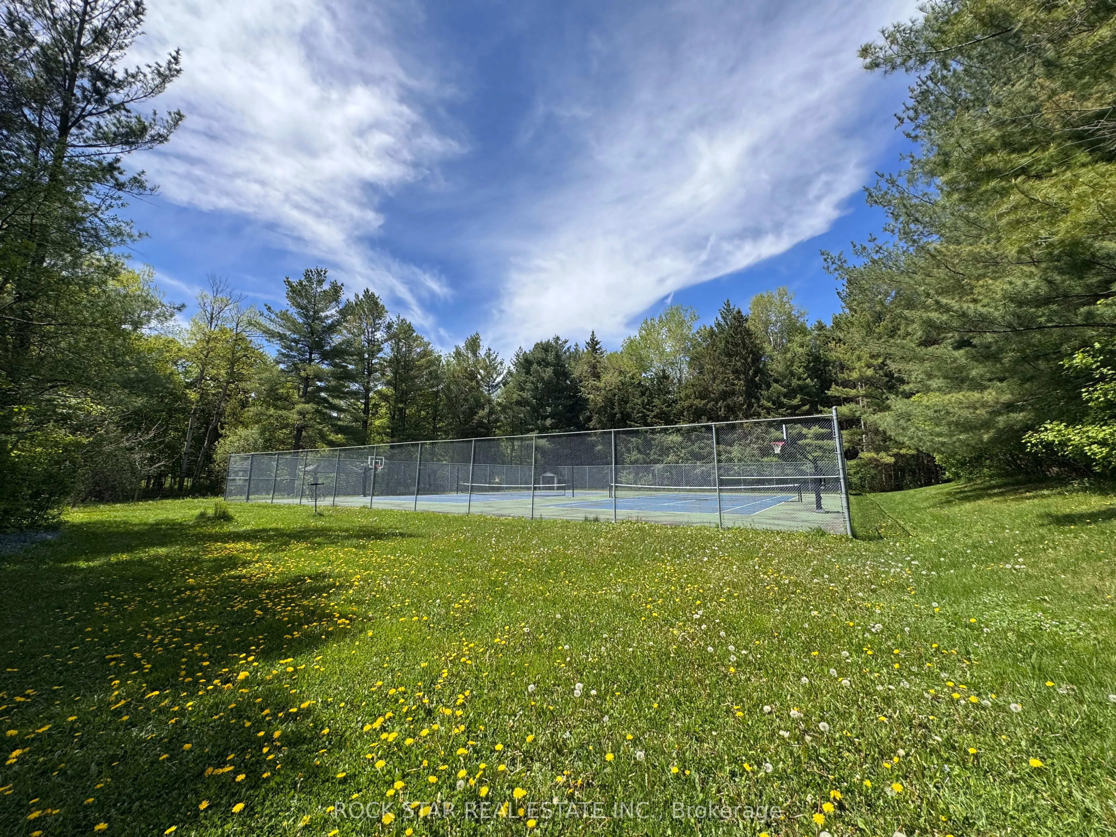 8 Pine River Crescent