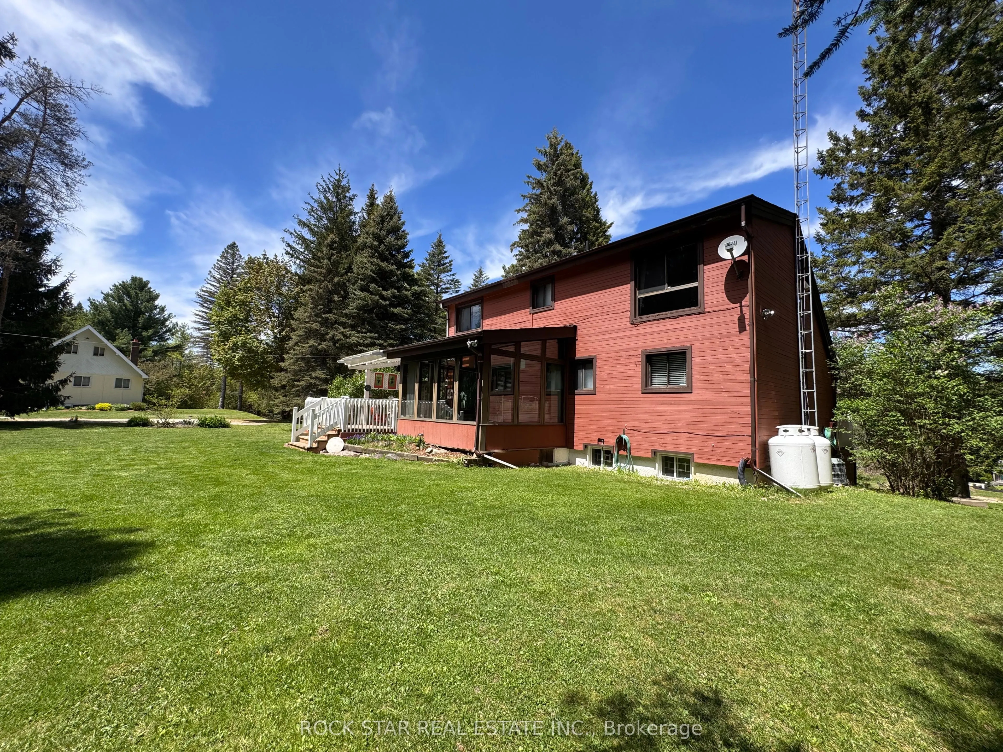 8 Pine River Crescent