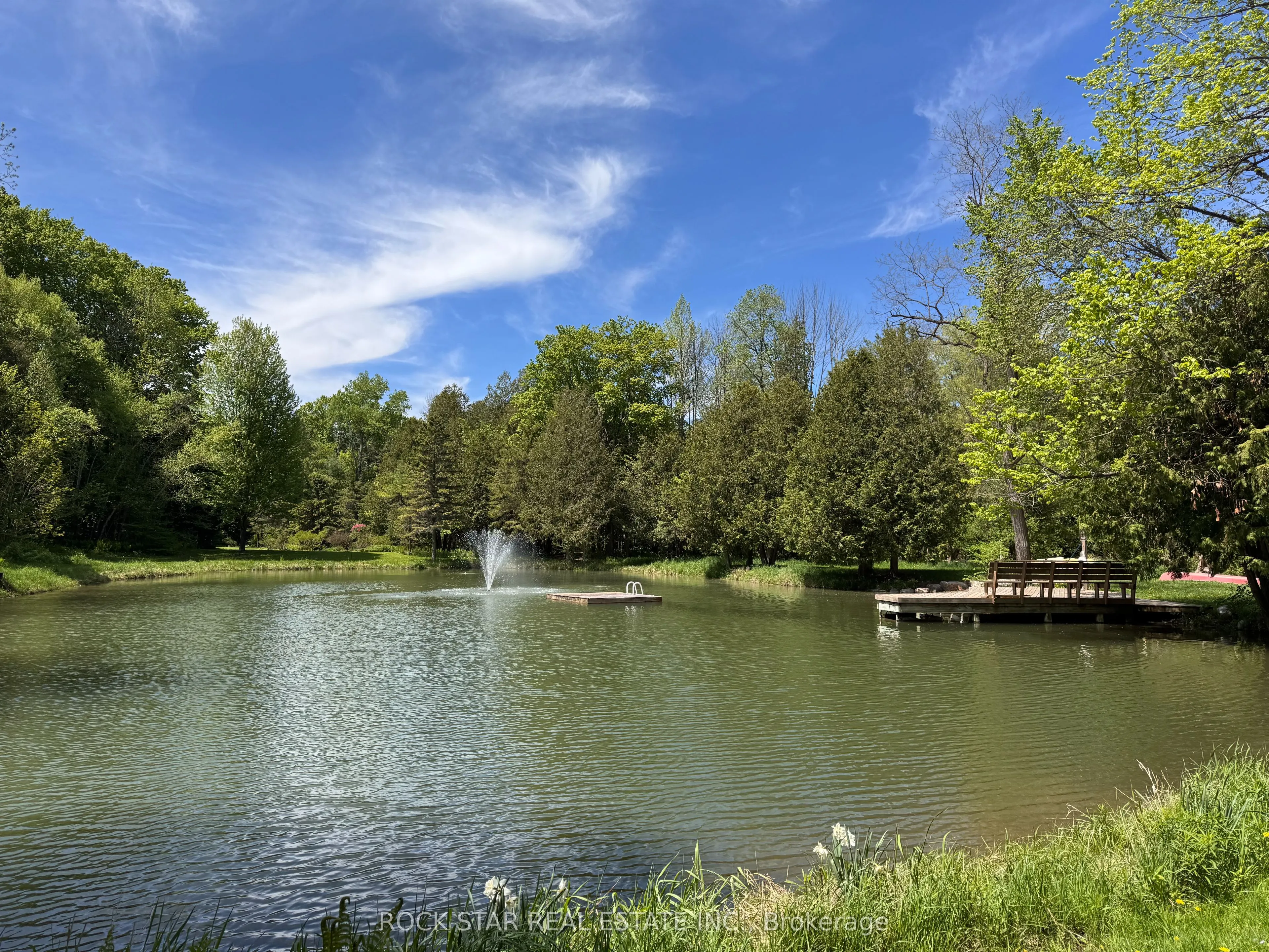 8 Pine River Crescent