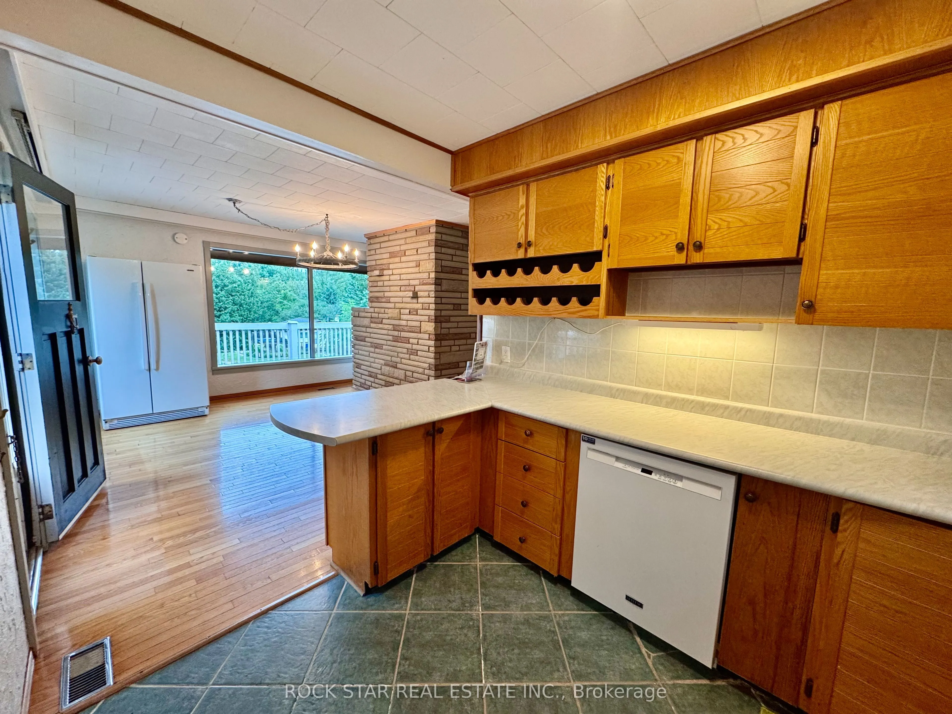 8 Pine River Crescent