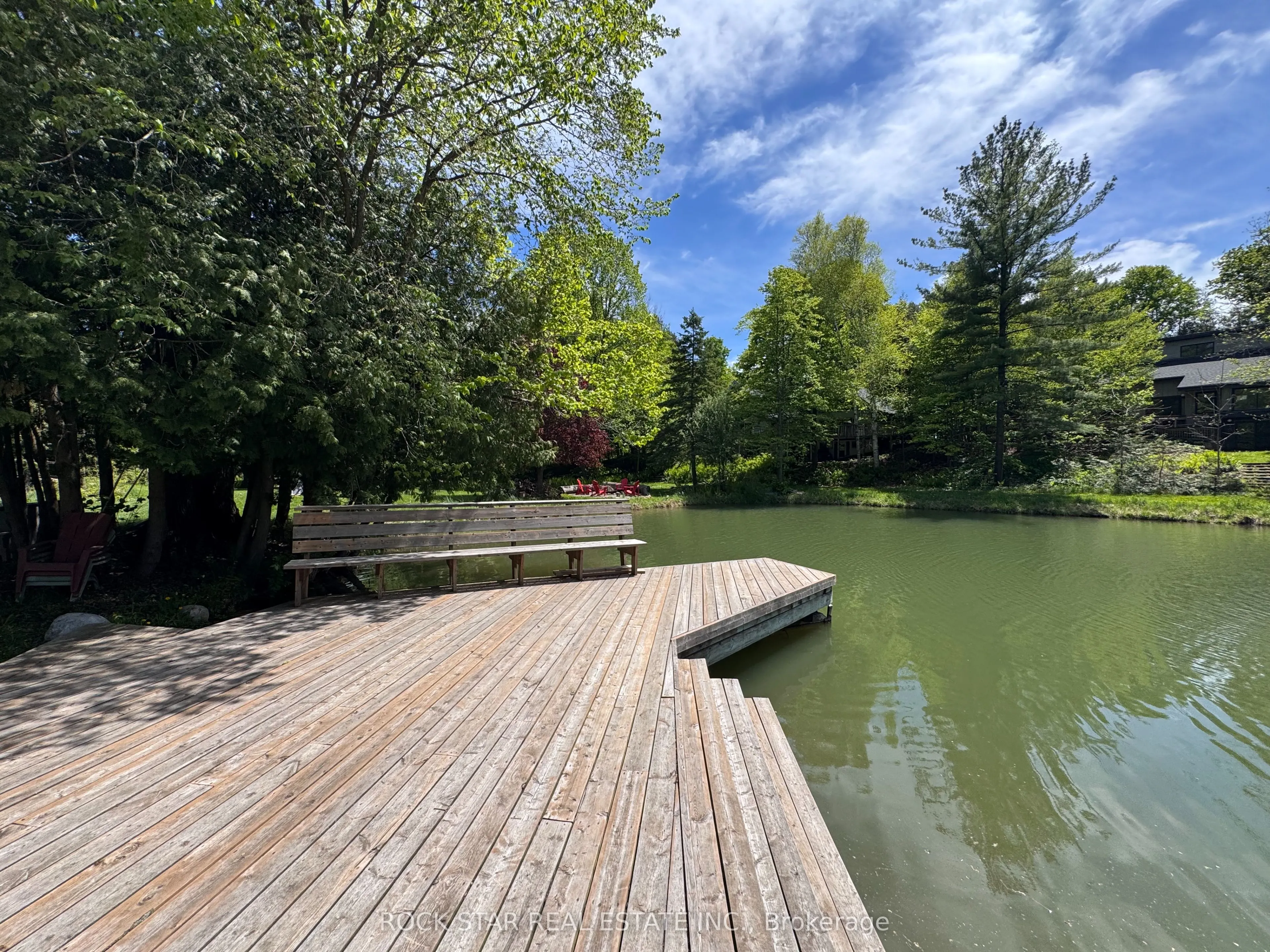 8 Pine River Crescent