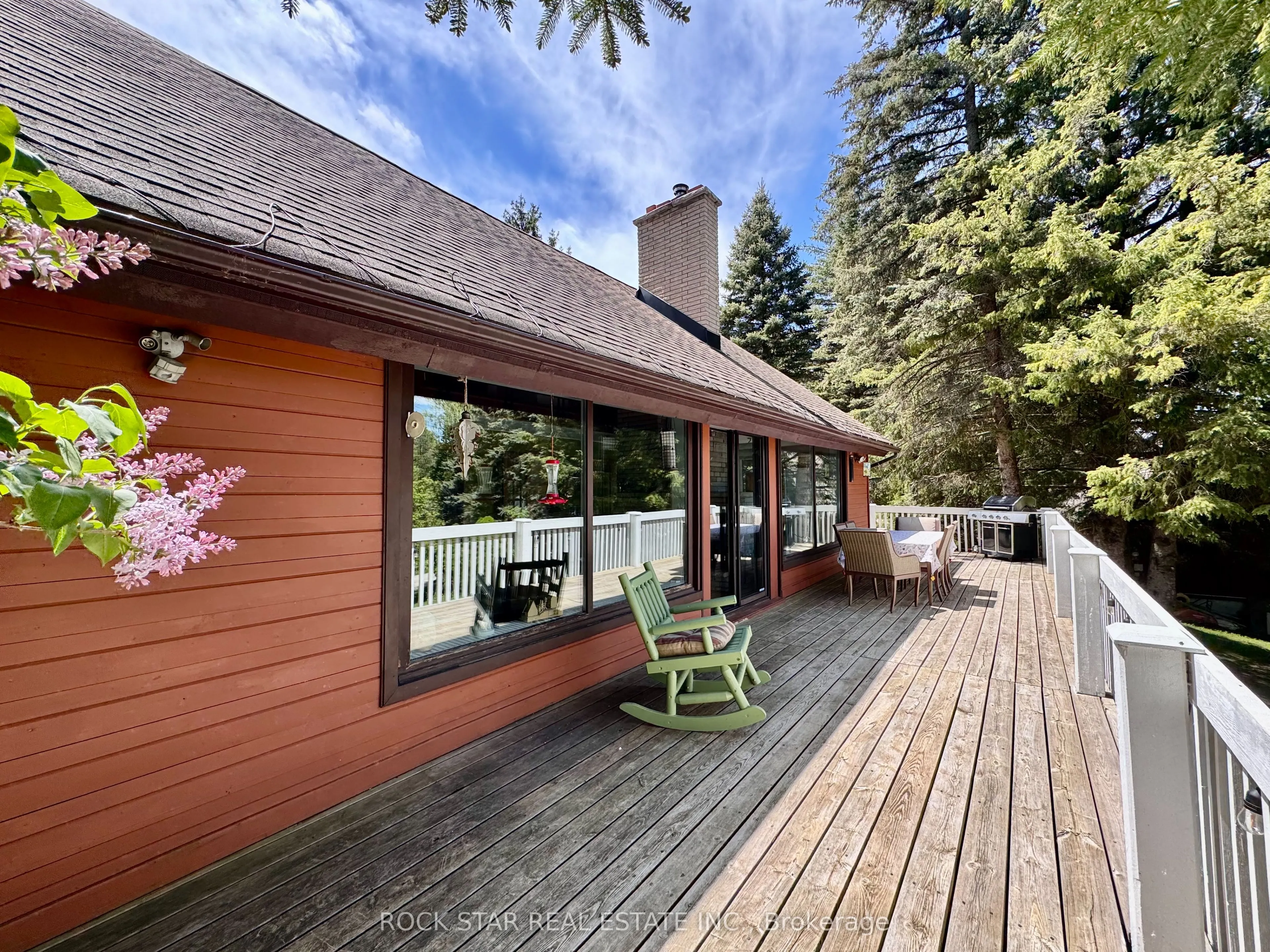 8 Pine River Crescent