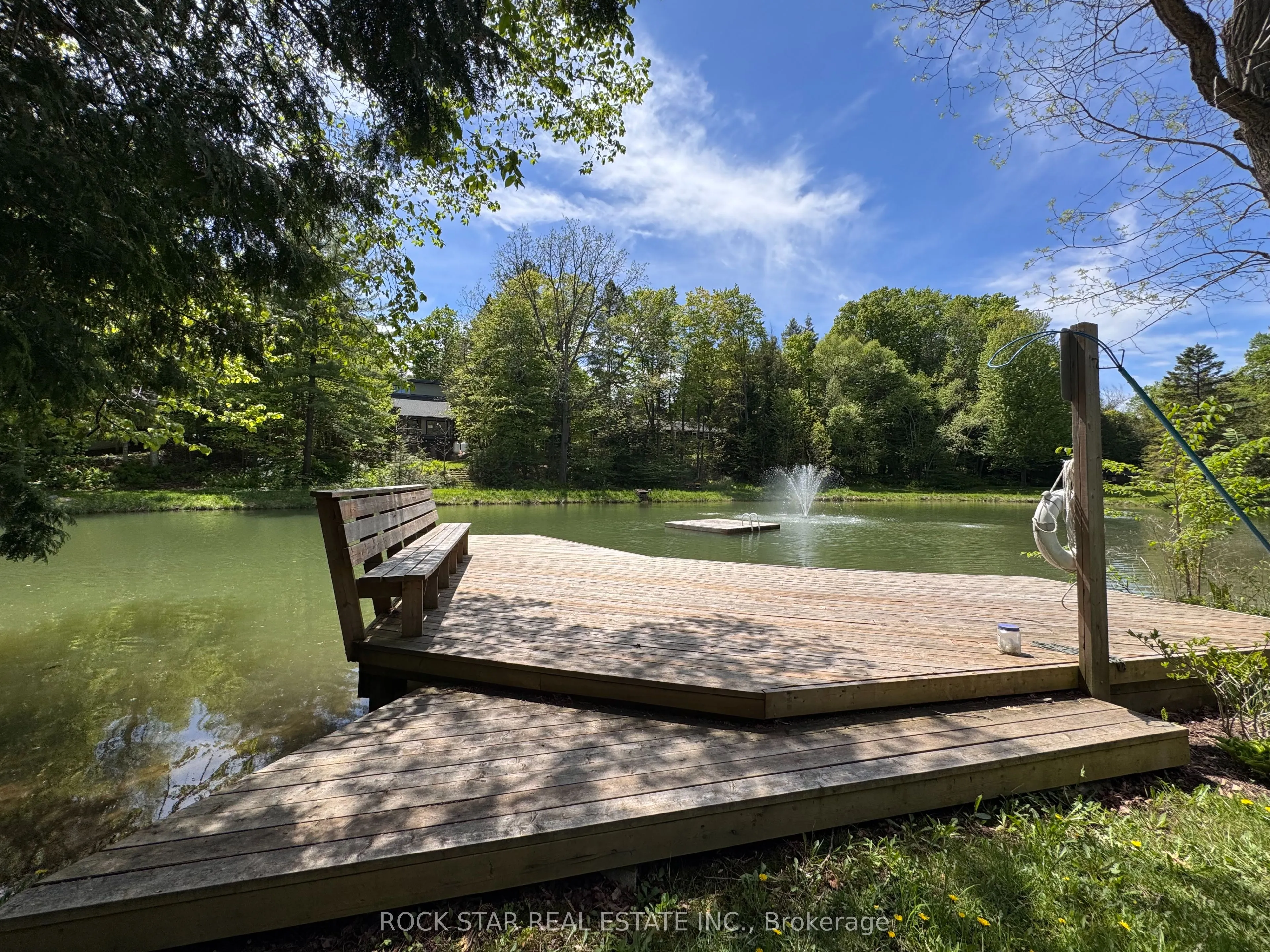 8 Pine River Crescent