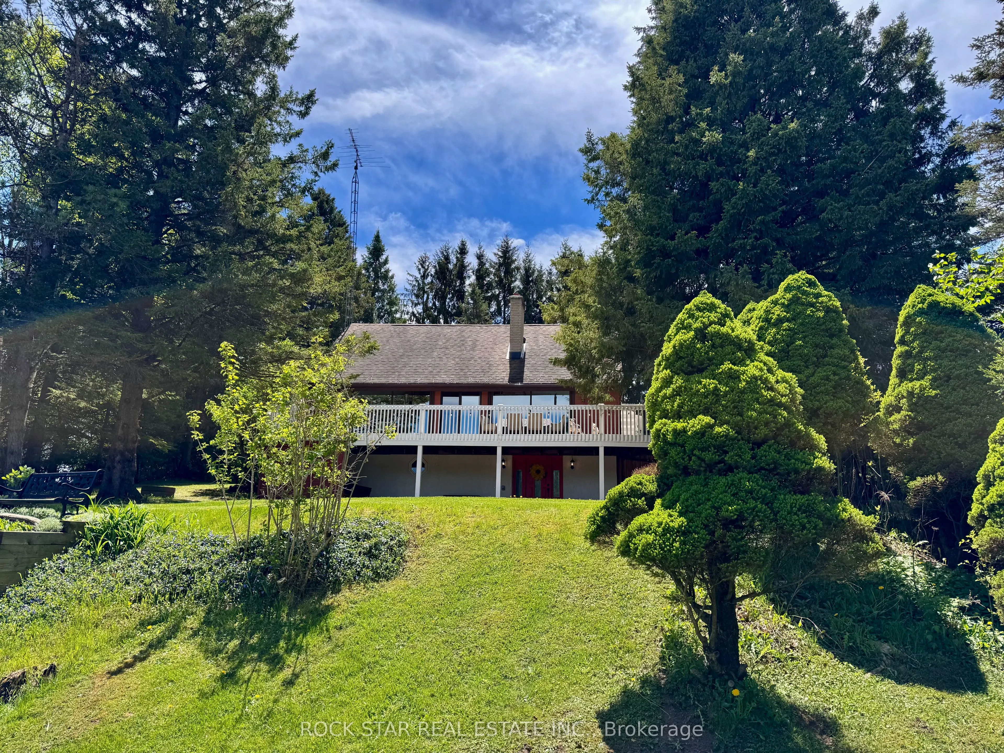 8 Pine River Crescent