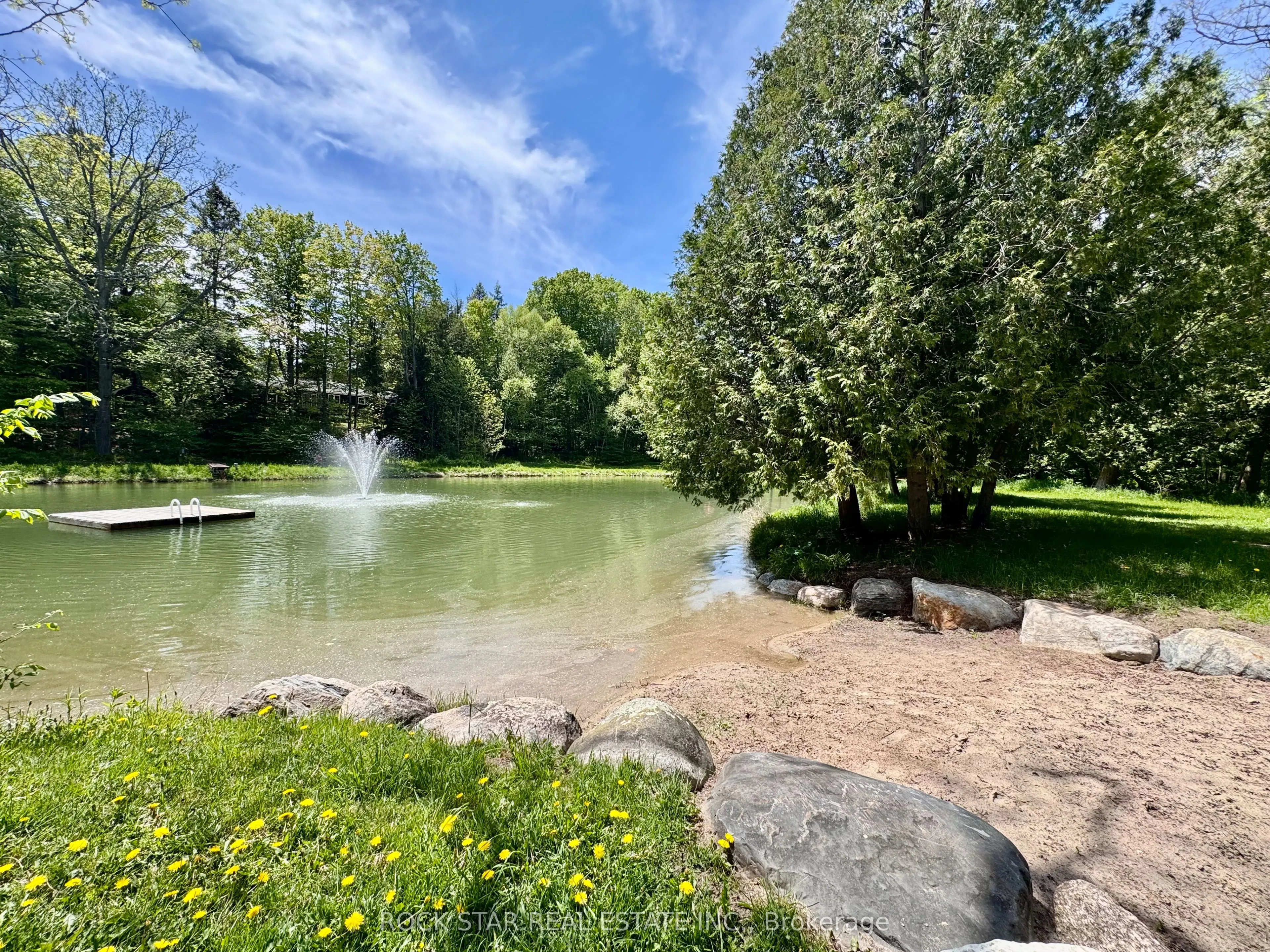 8 Pine River Crescent
