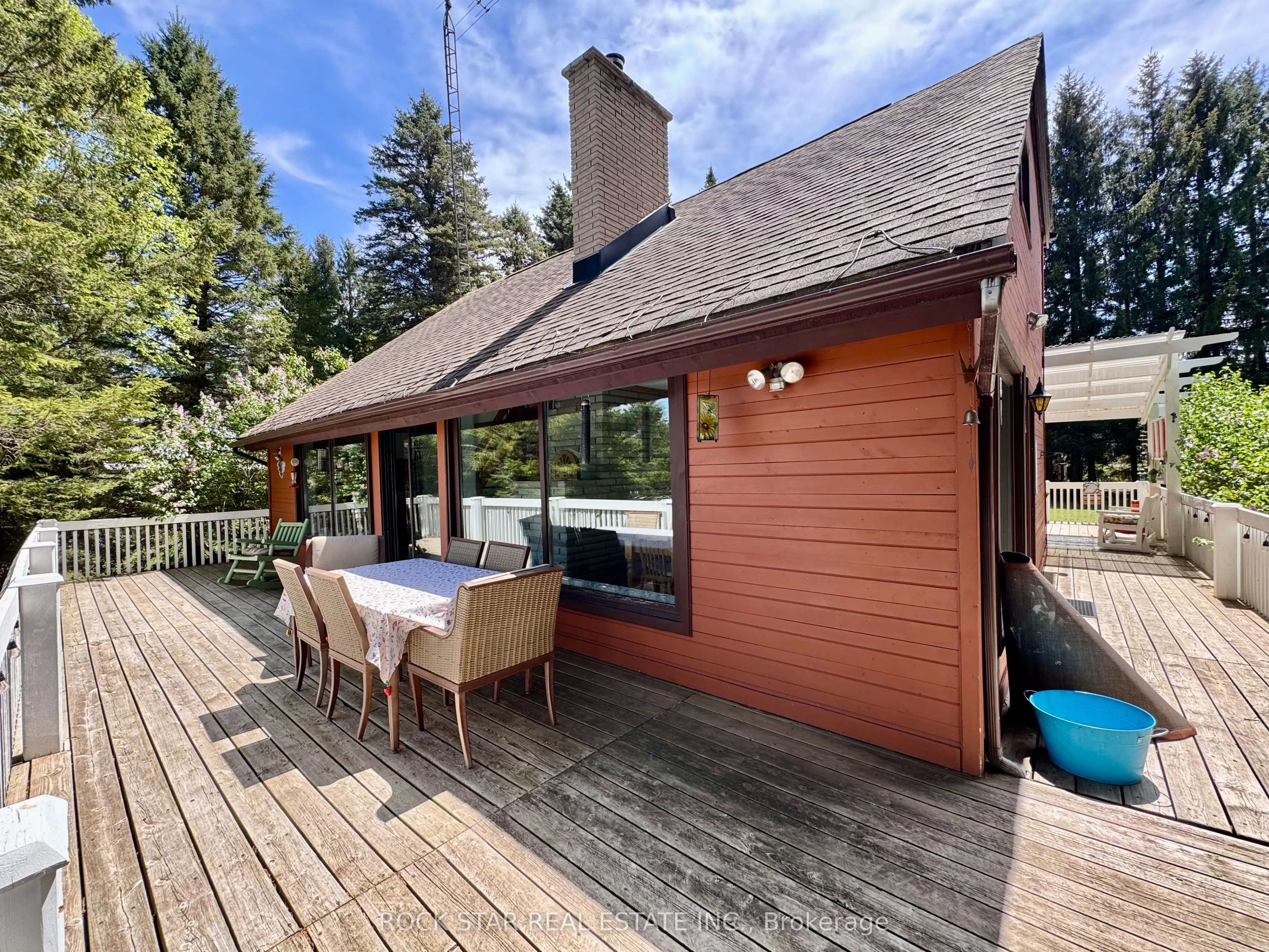8 Pine River Crescent