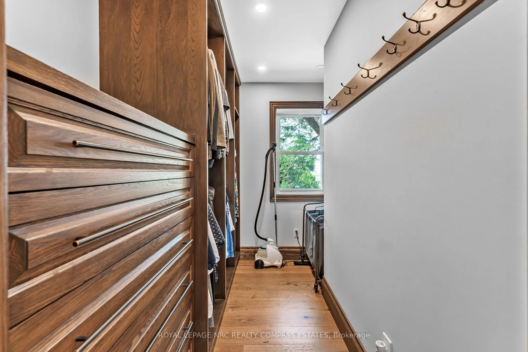 43 Scott Street E