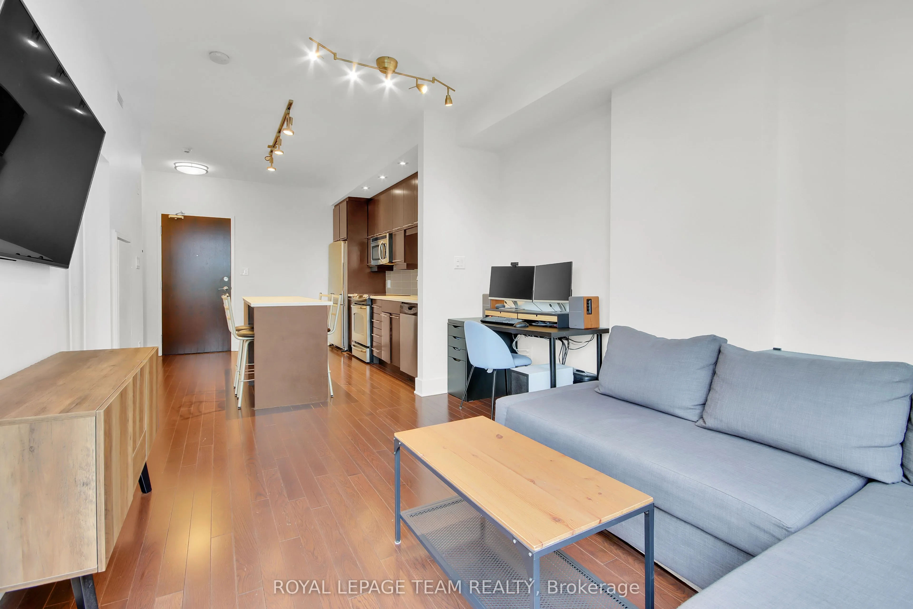 101 Richmond Road, #314
