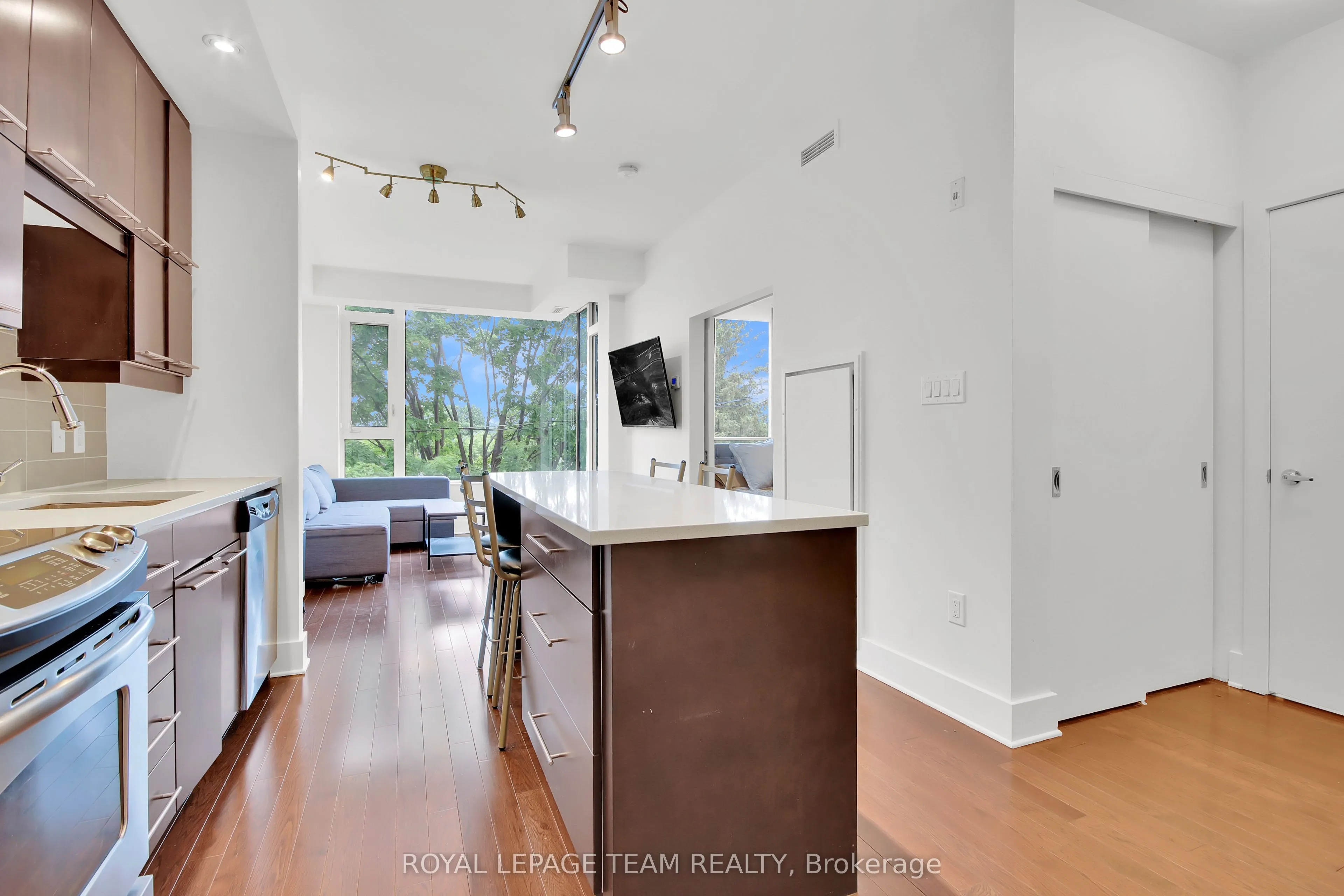 101 Richmond Road, #314