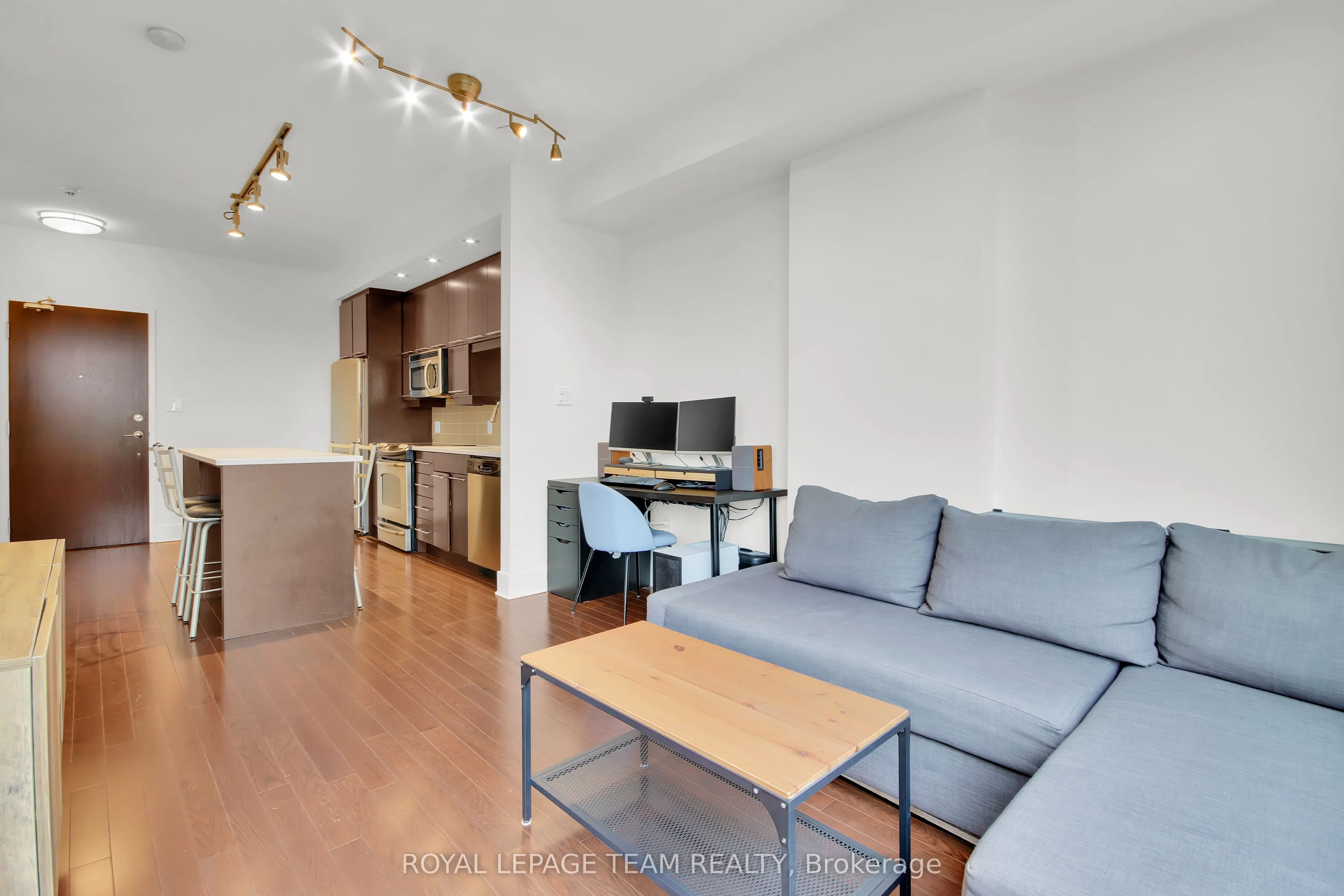 101 Richmond Road, #314