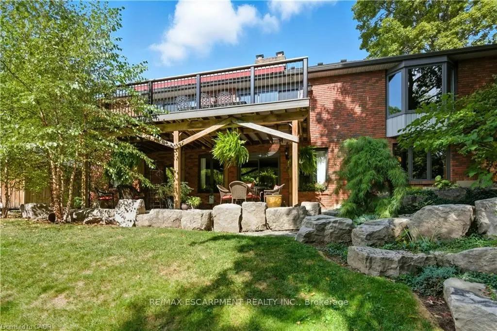 9 Mays Crescent