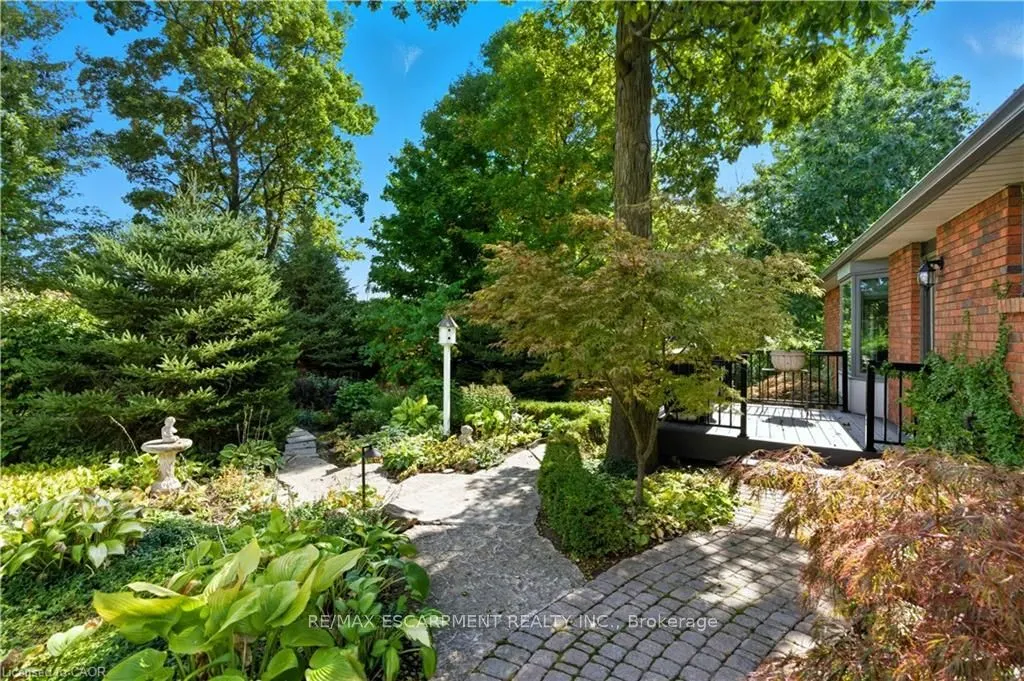 9 Mays Crescent