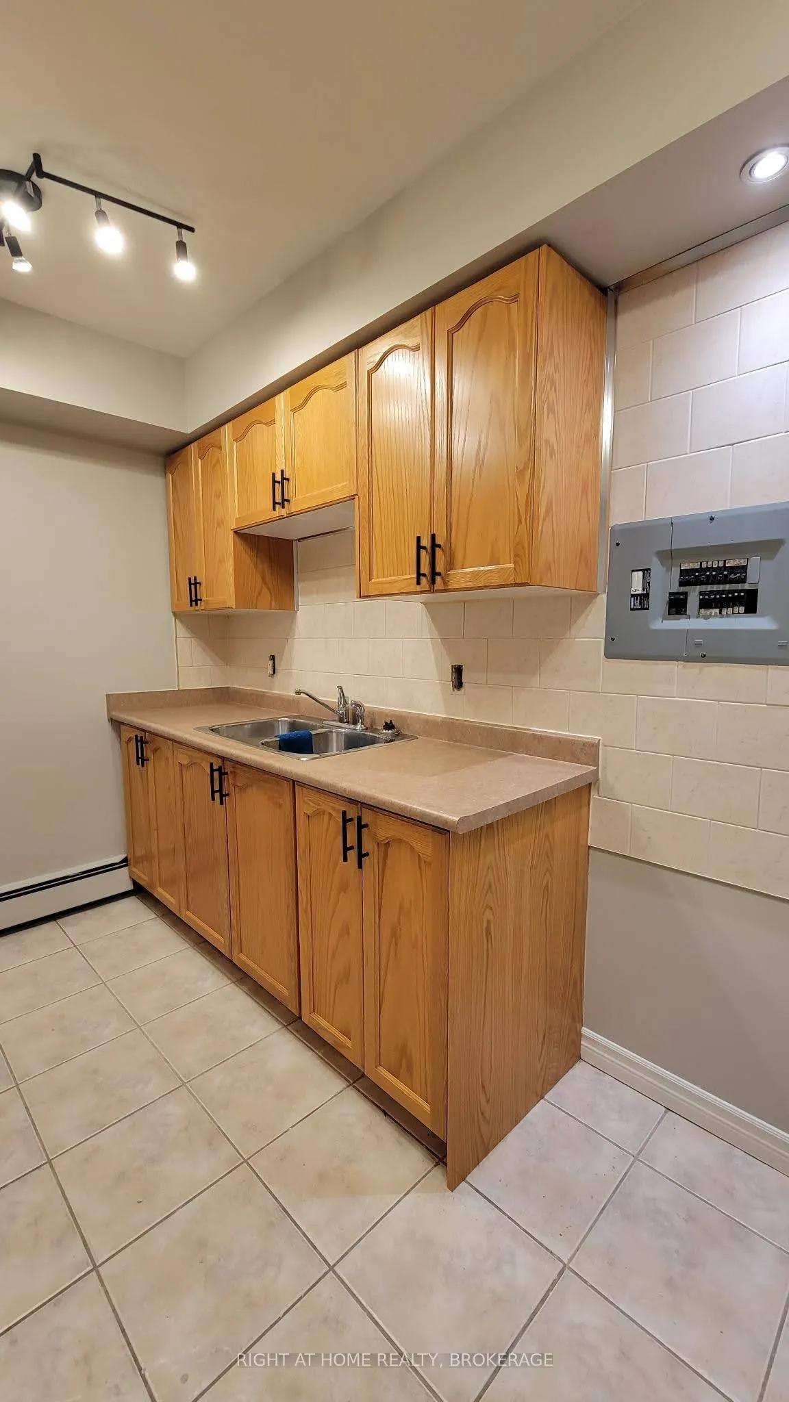 30 Summit Avenue, #606