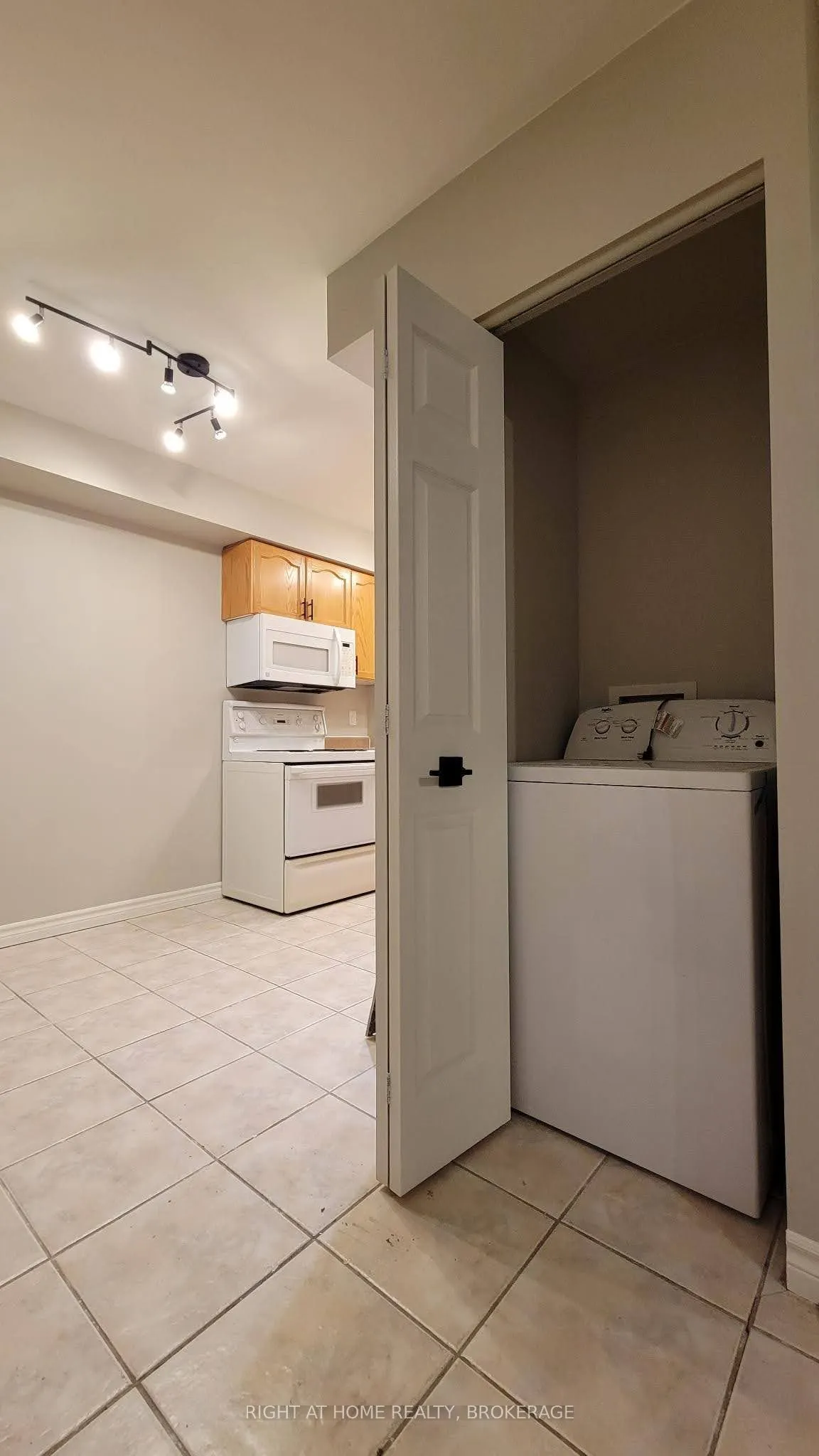 30 Summit Avenue, #606