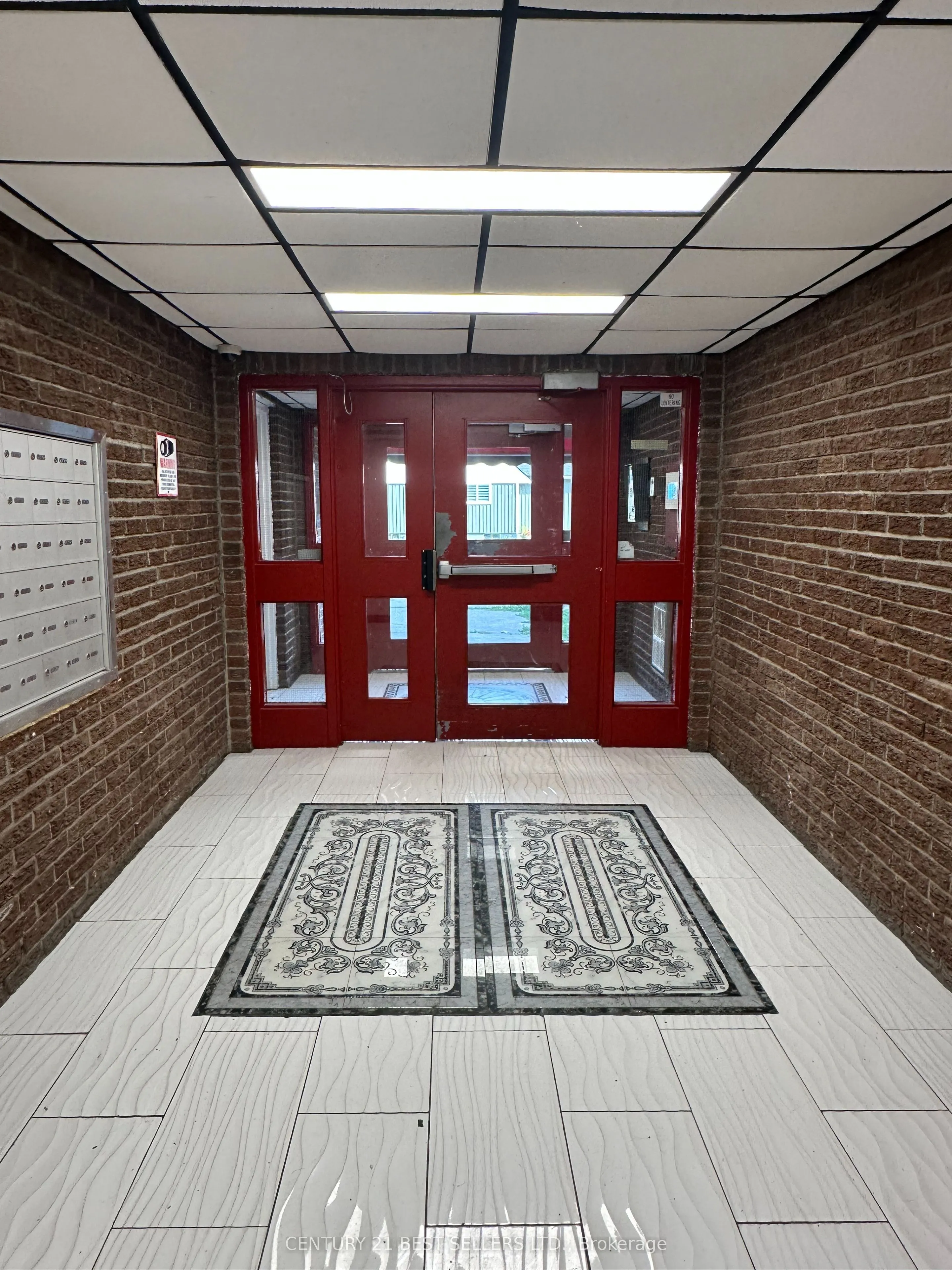 44 Central Avenue E
