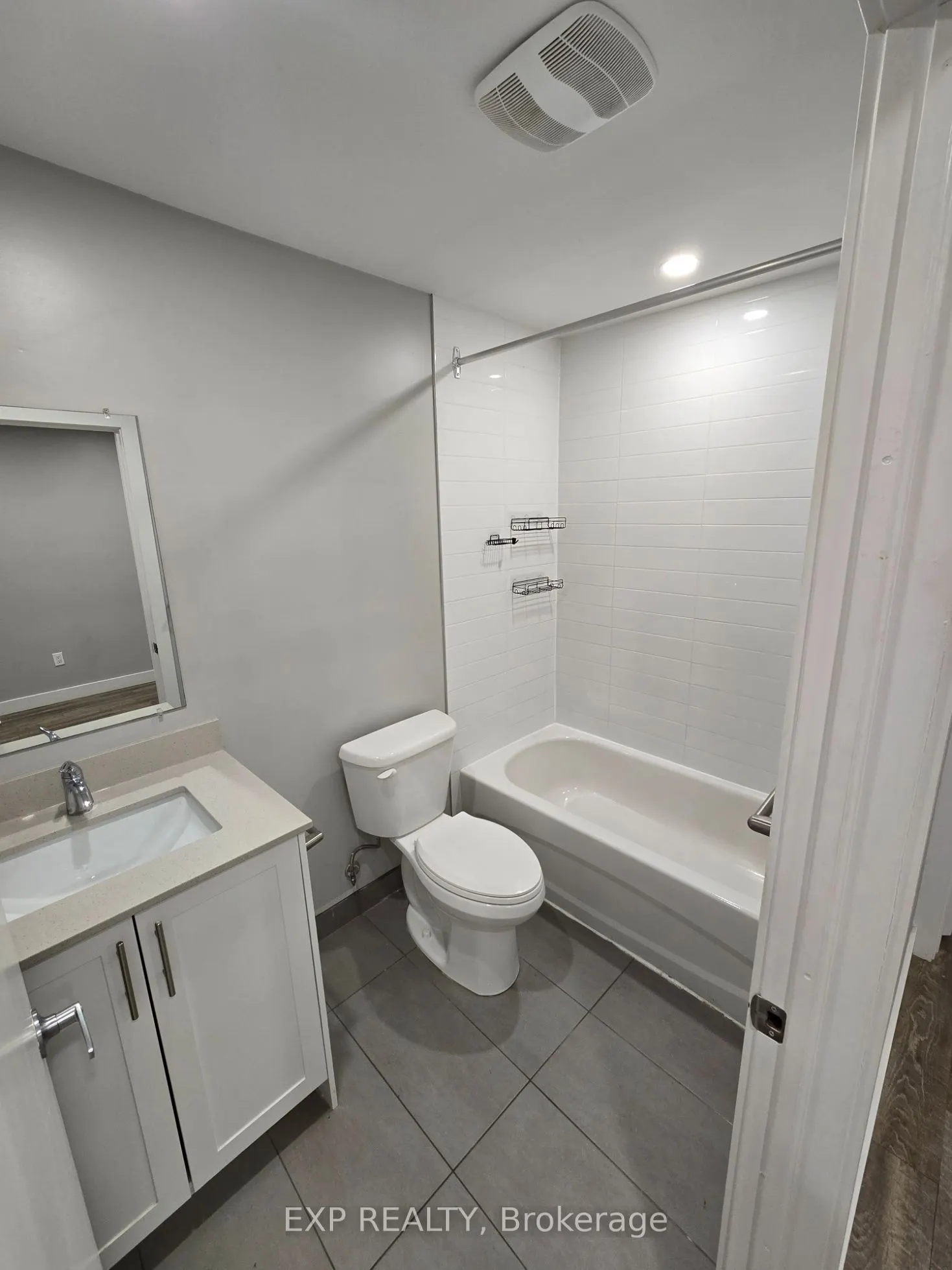 102 Wellington Street N, #1