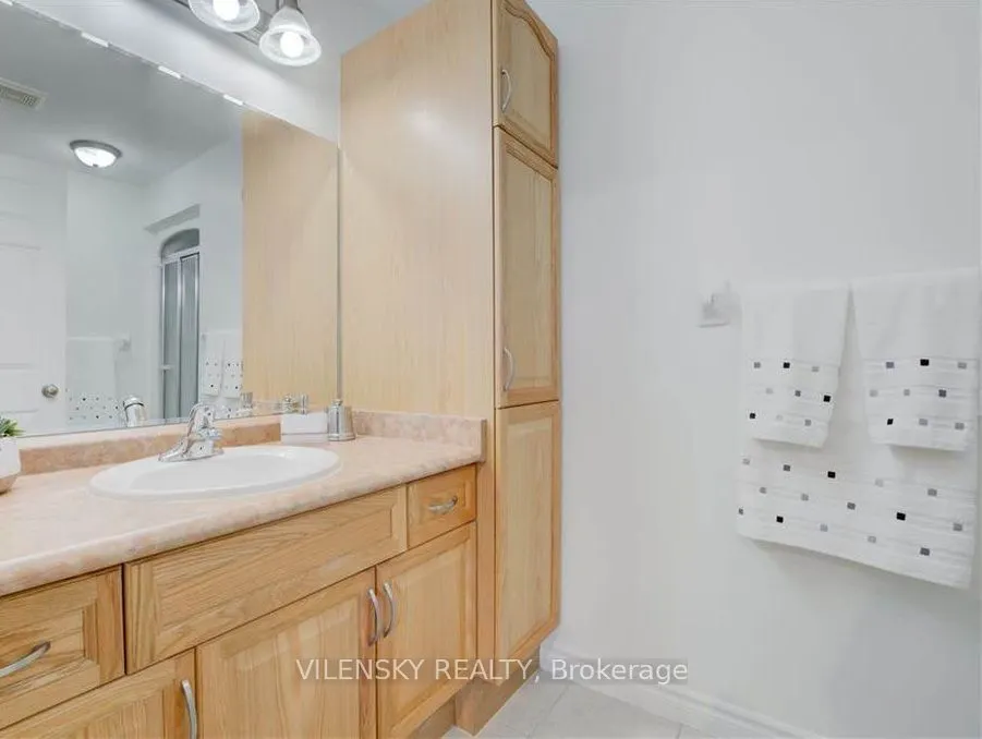 572 Thistlewood Drive, #7