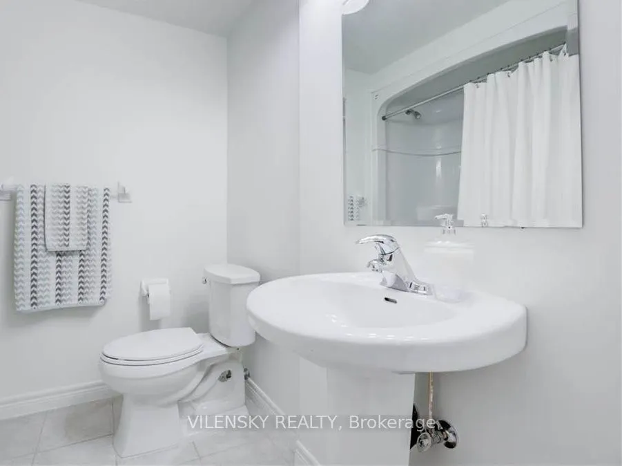 572 Thistlewood Drive, #7