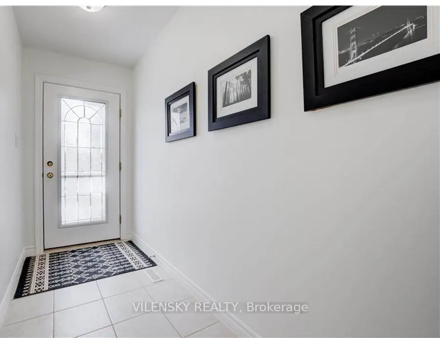 572 Thistlewood Drive, #7
