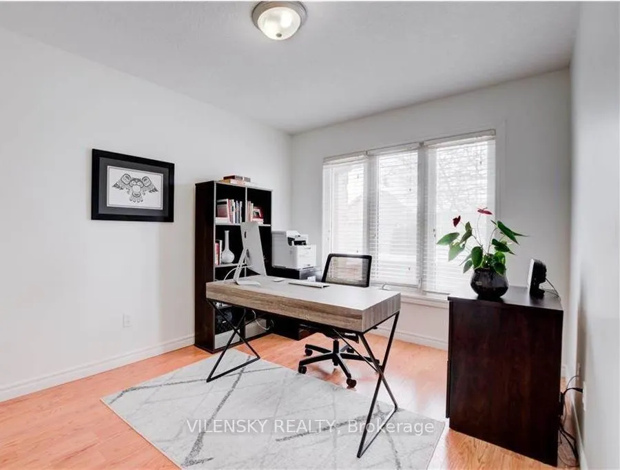 572 Thistlewood Drive, #7