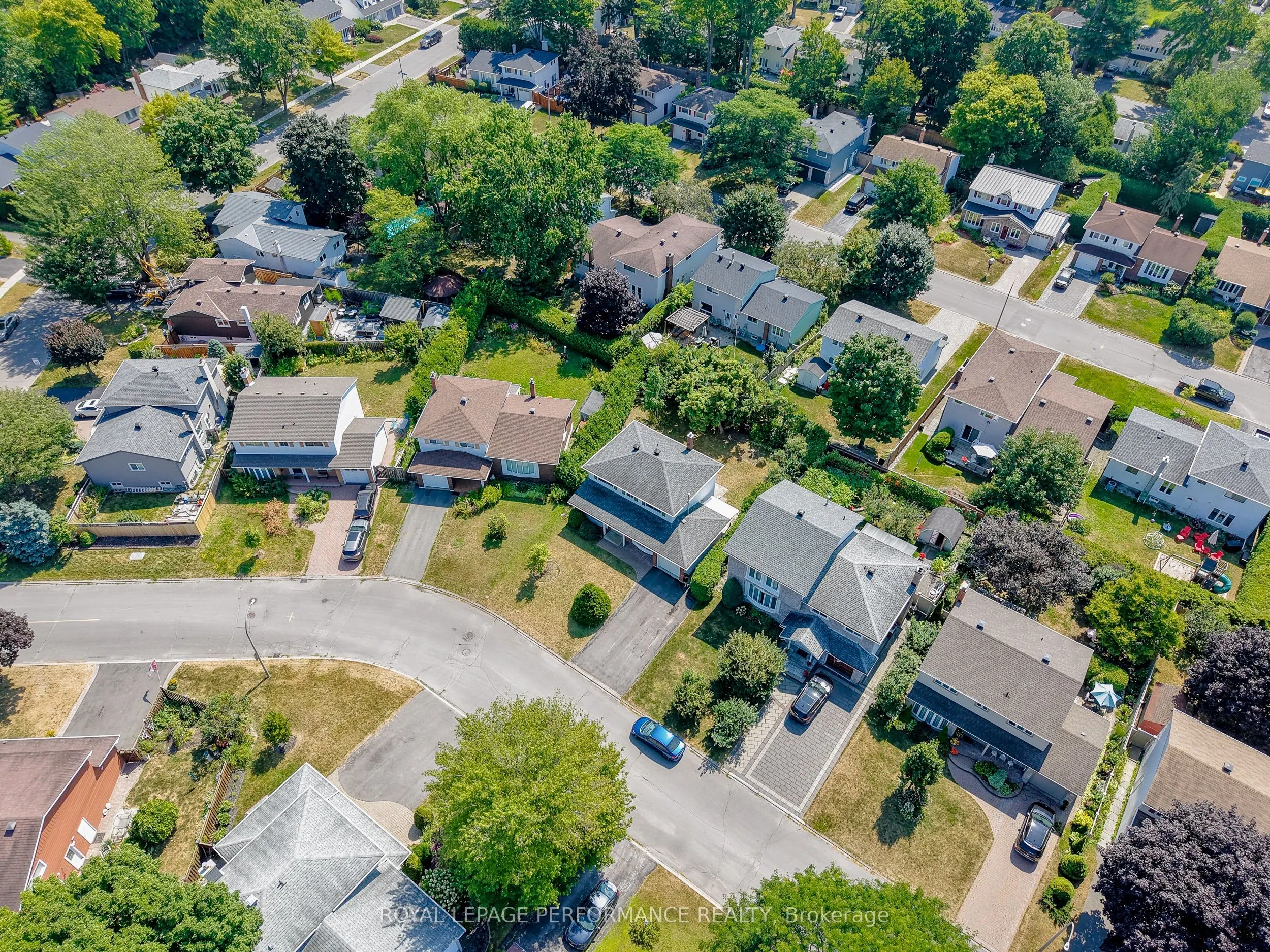 33 Woodview Crescent