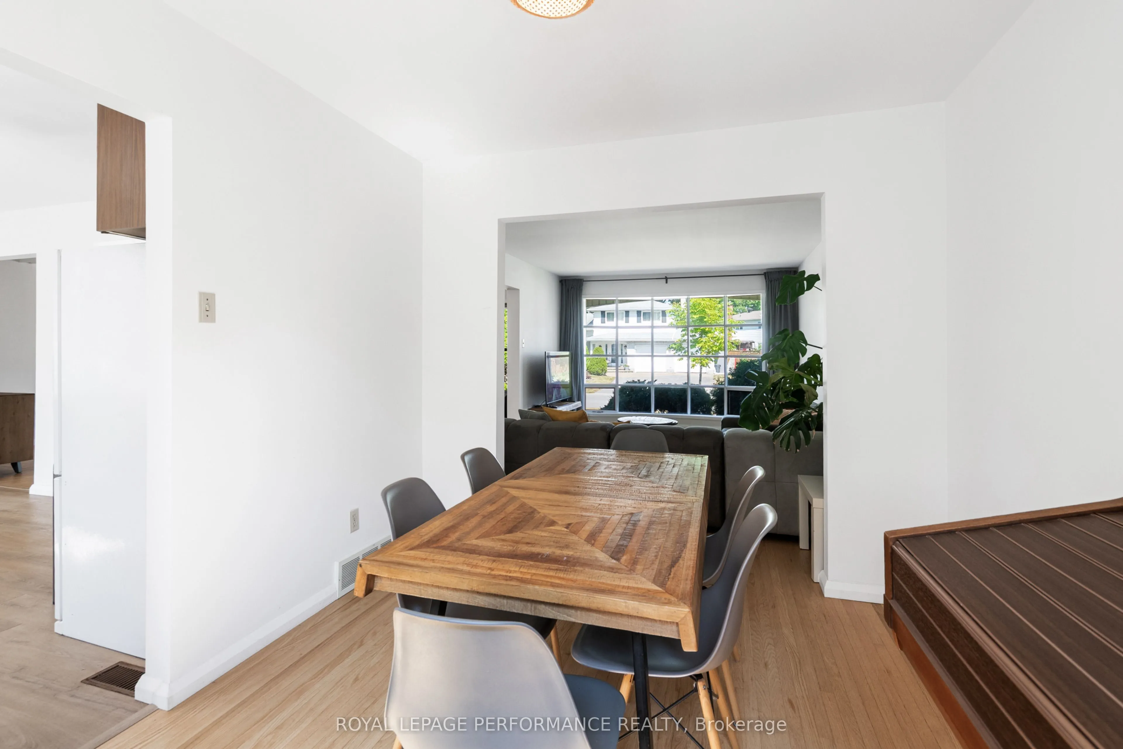 33 Woodview Crescent
